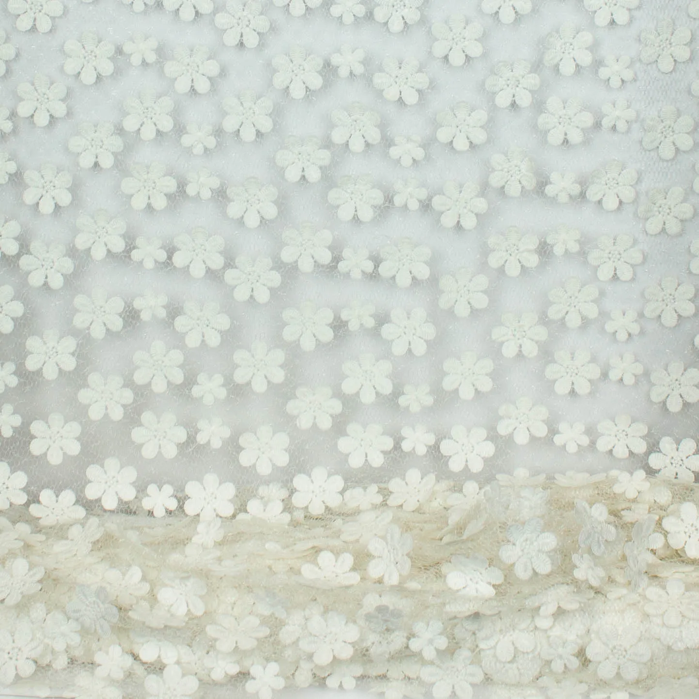Witte kant met 3D bloemen