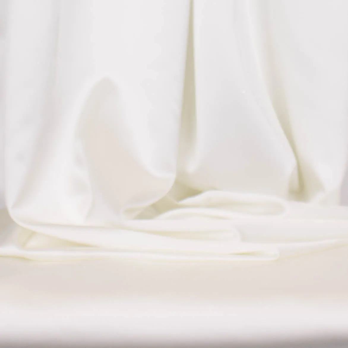 Witte polyester satijn