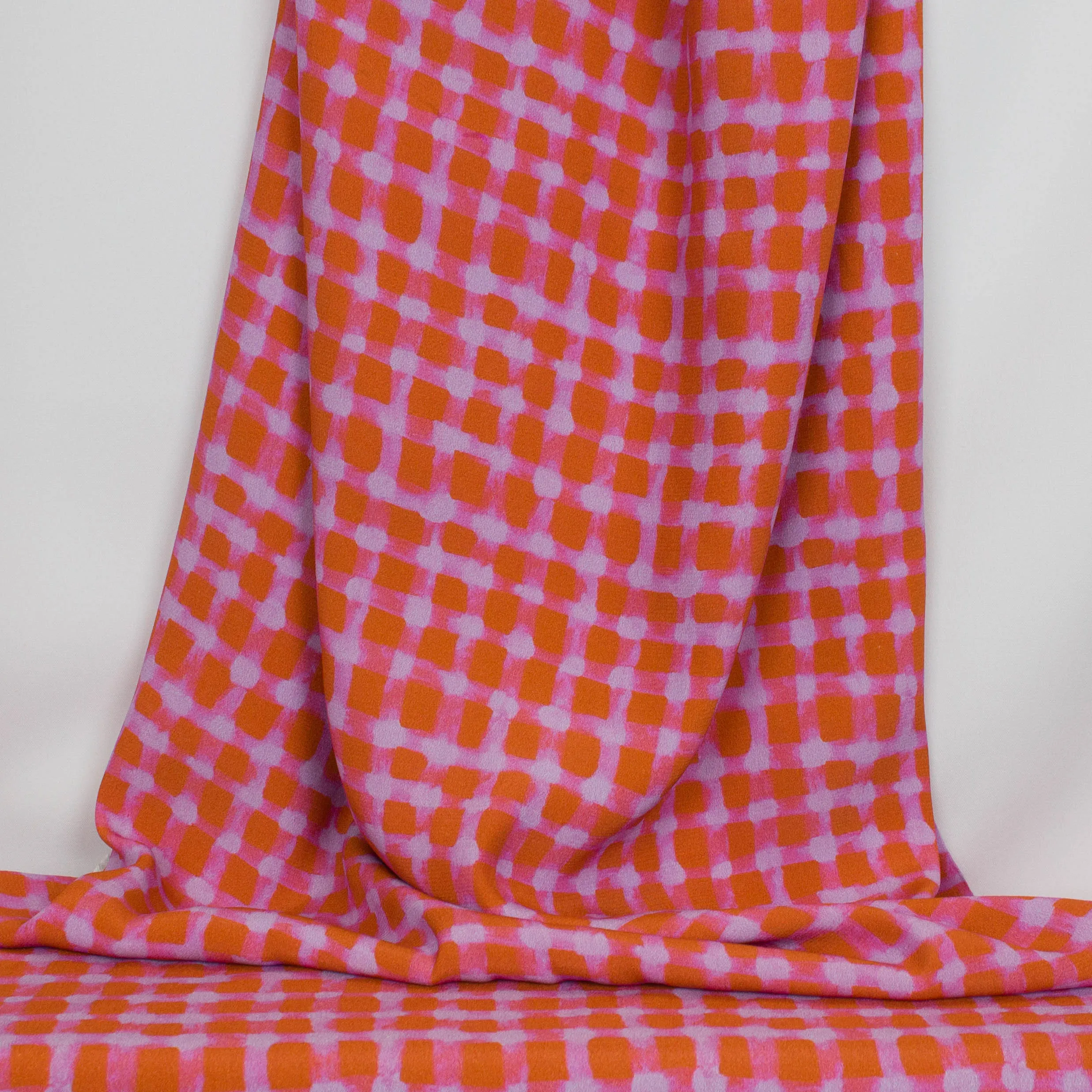 Viscose crêpe roest oranje met violet print - A La Ville