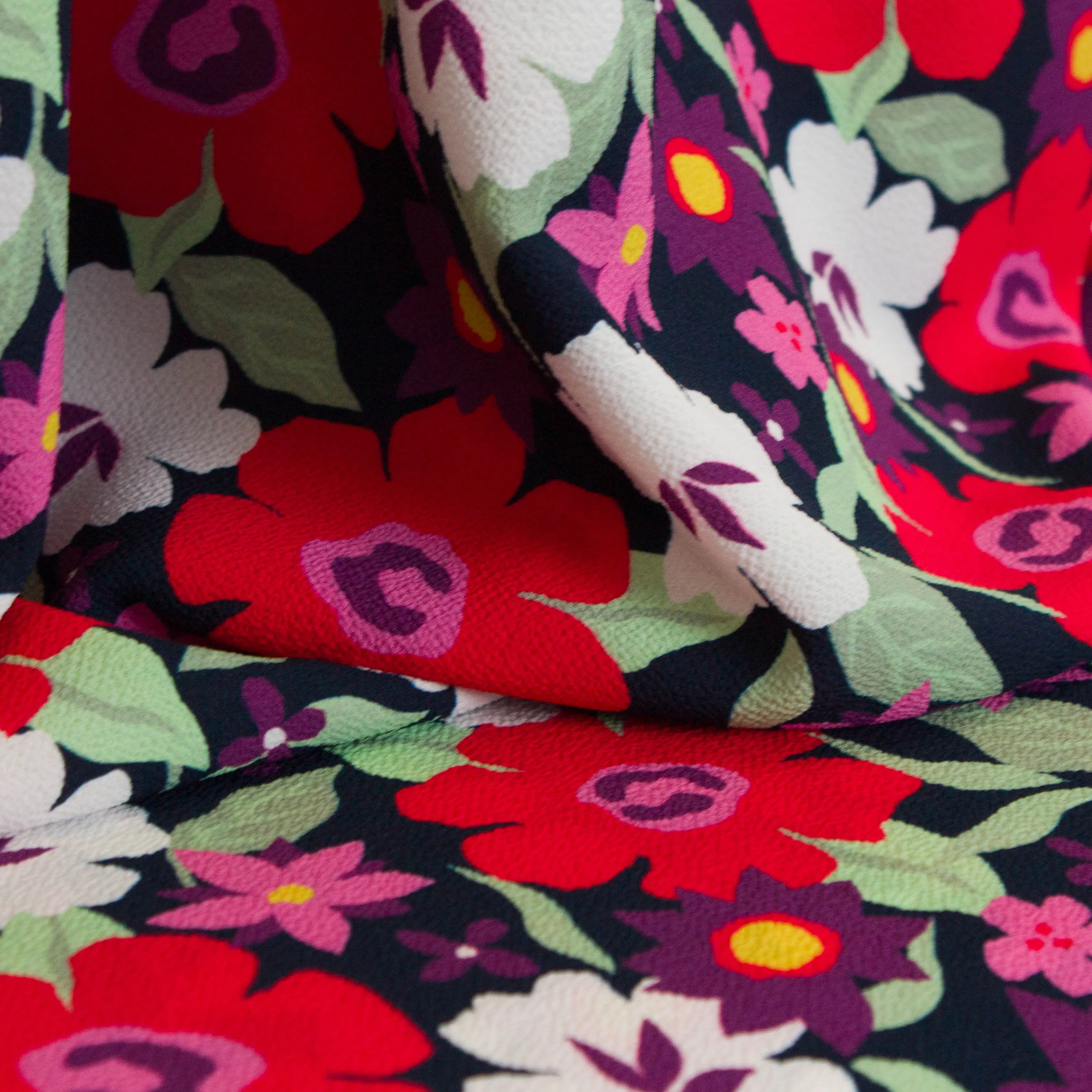 Polyester crêpe zwart met bloemen
