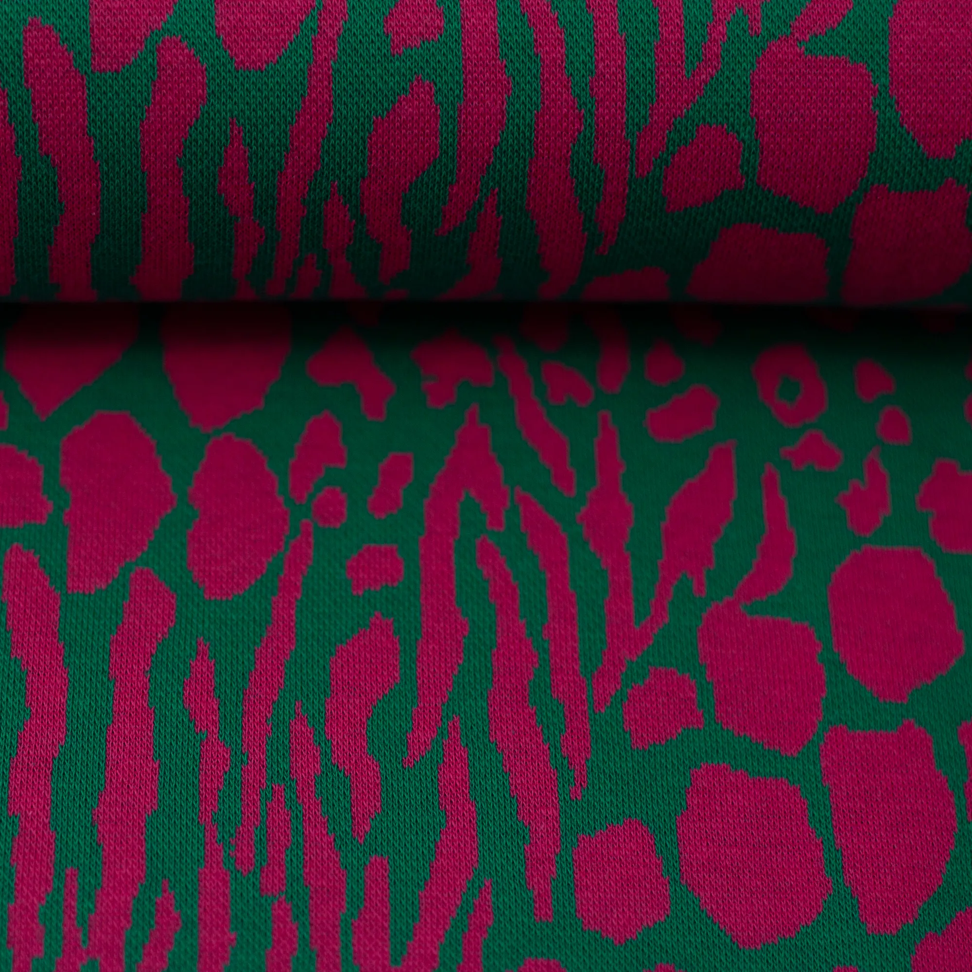 Jacquard tricot groen met roze dierenprint 'Mira'
