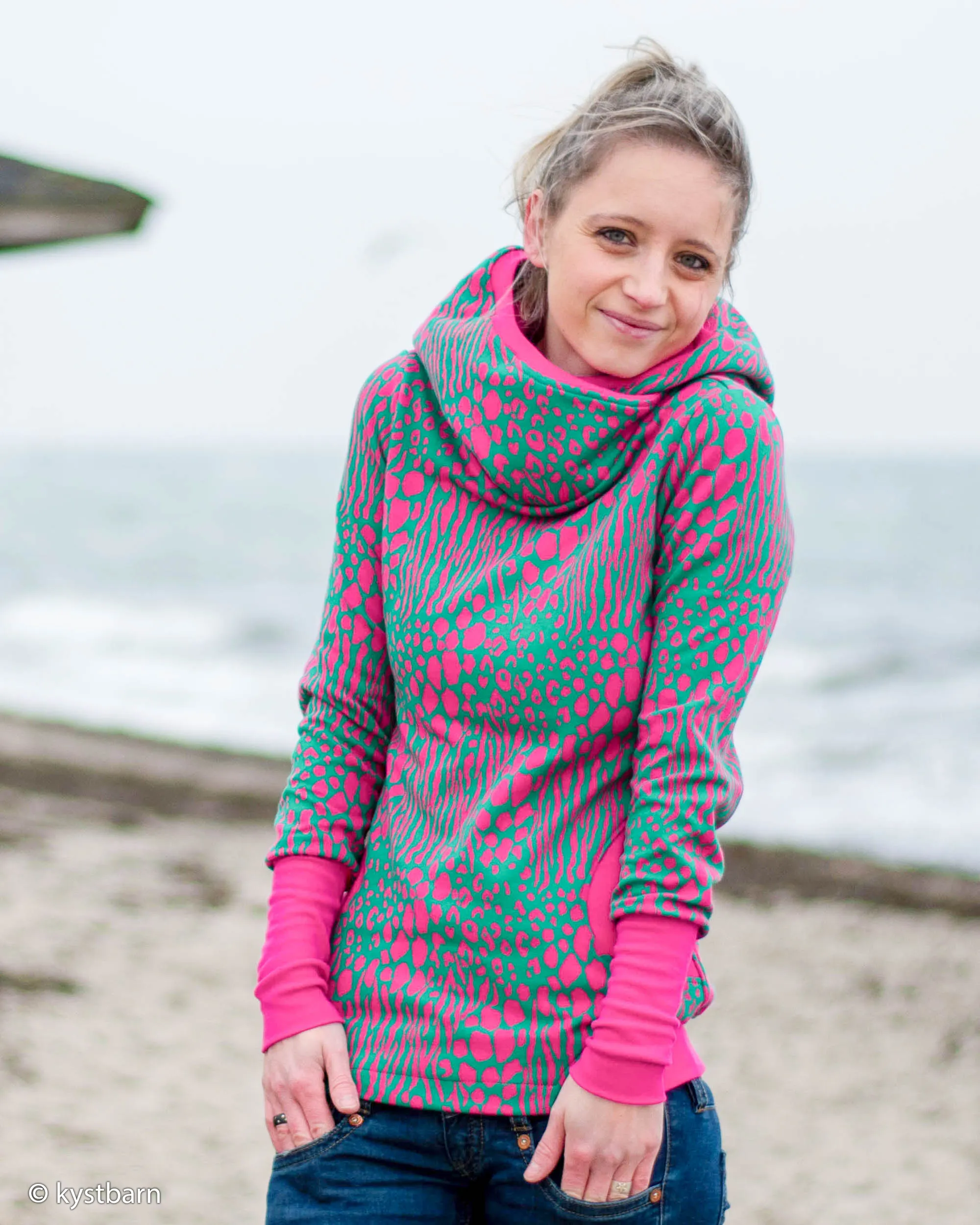 Jacquard tricot groen met roze dierenprint 'Mira'