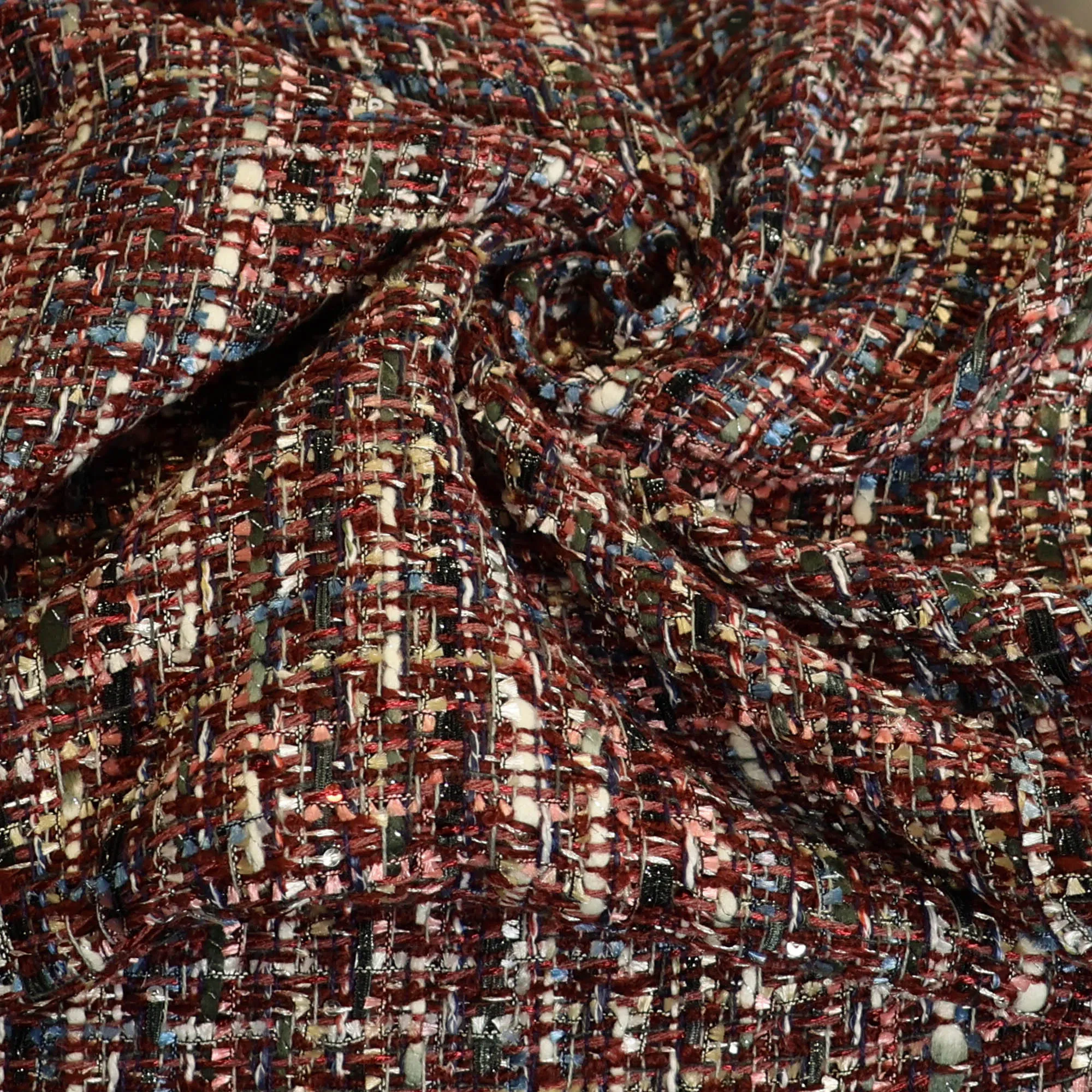Chanel bouclé bordeaux met gekleurde weving