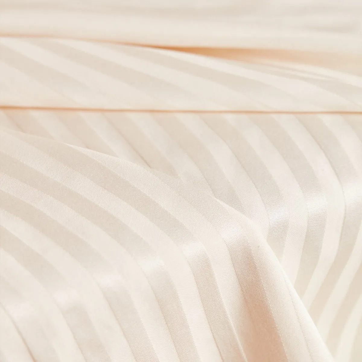 Ecovero viscose Dobby stripes gebroken wit - Atelier Brunette