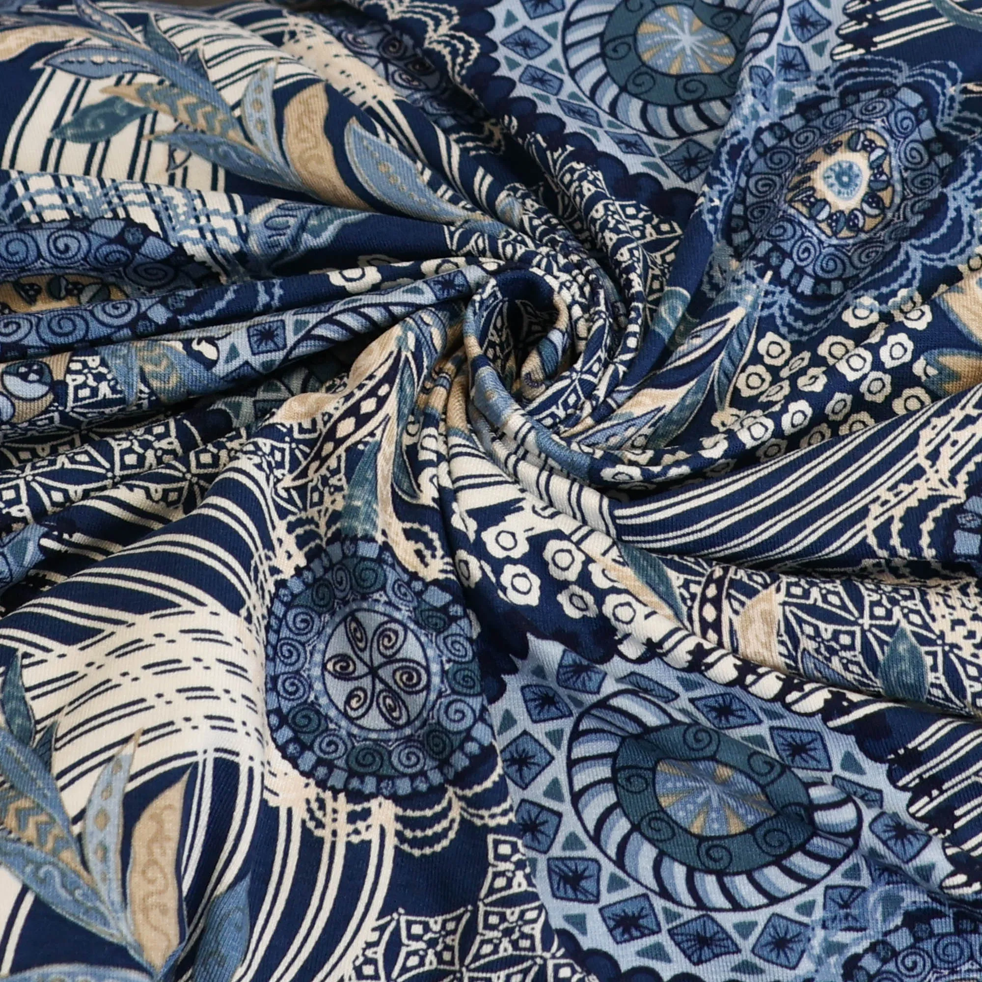 Viscosetricot blauw met mandala