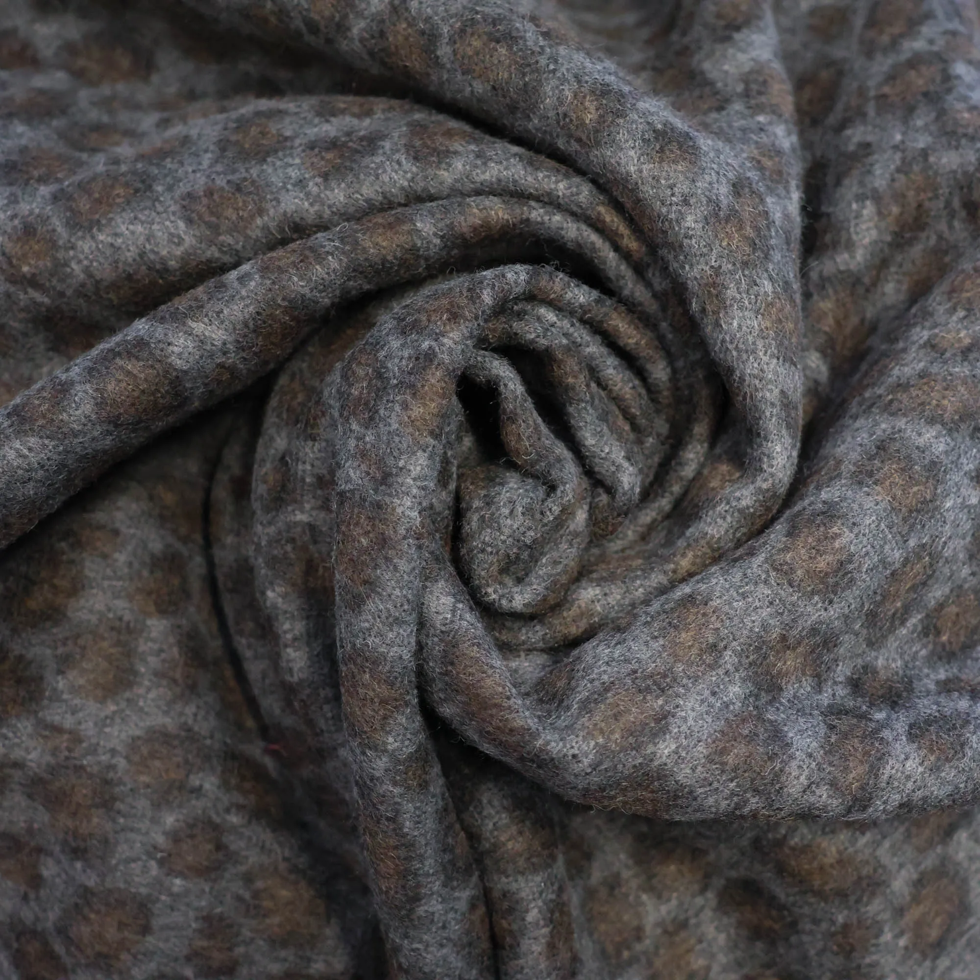 Mantelstof blauw met panterprint