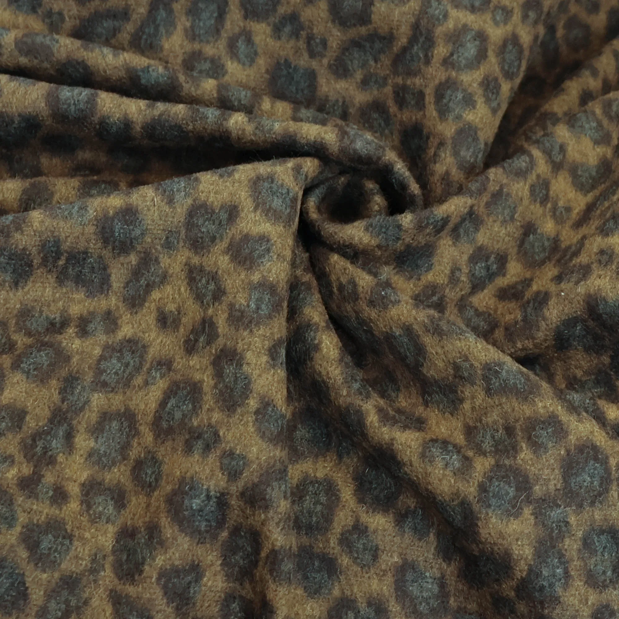 Mantelstof bruin met panterprint