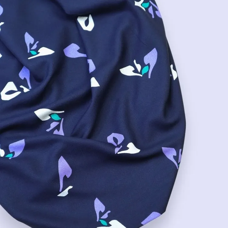 Viscose twill crêpe indigo nachtblauw met print - Mind The Maker