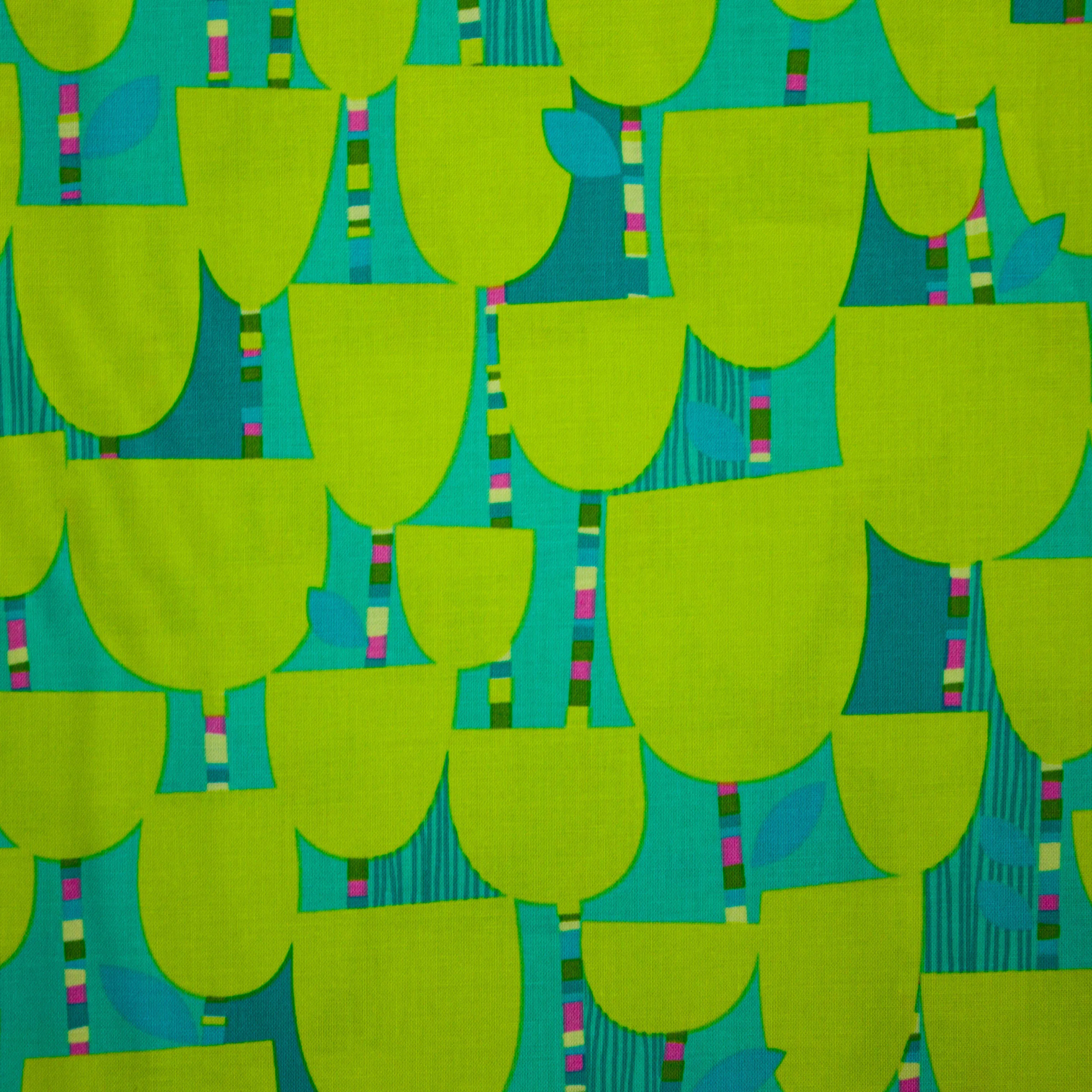 Katoen blauw met geometrische bloemen