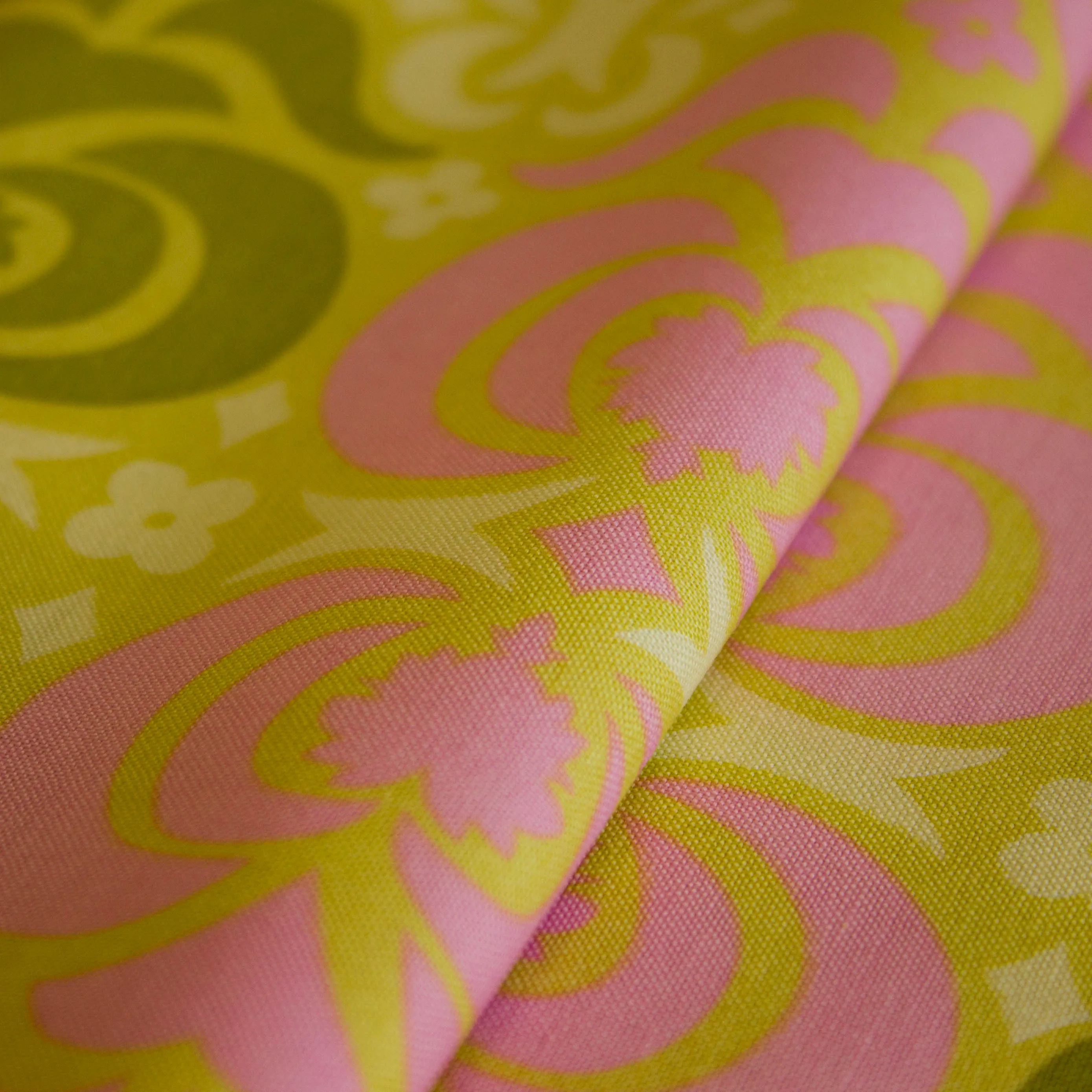 Katoen groen met abstract motief