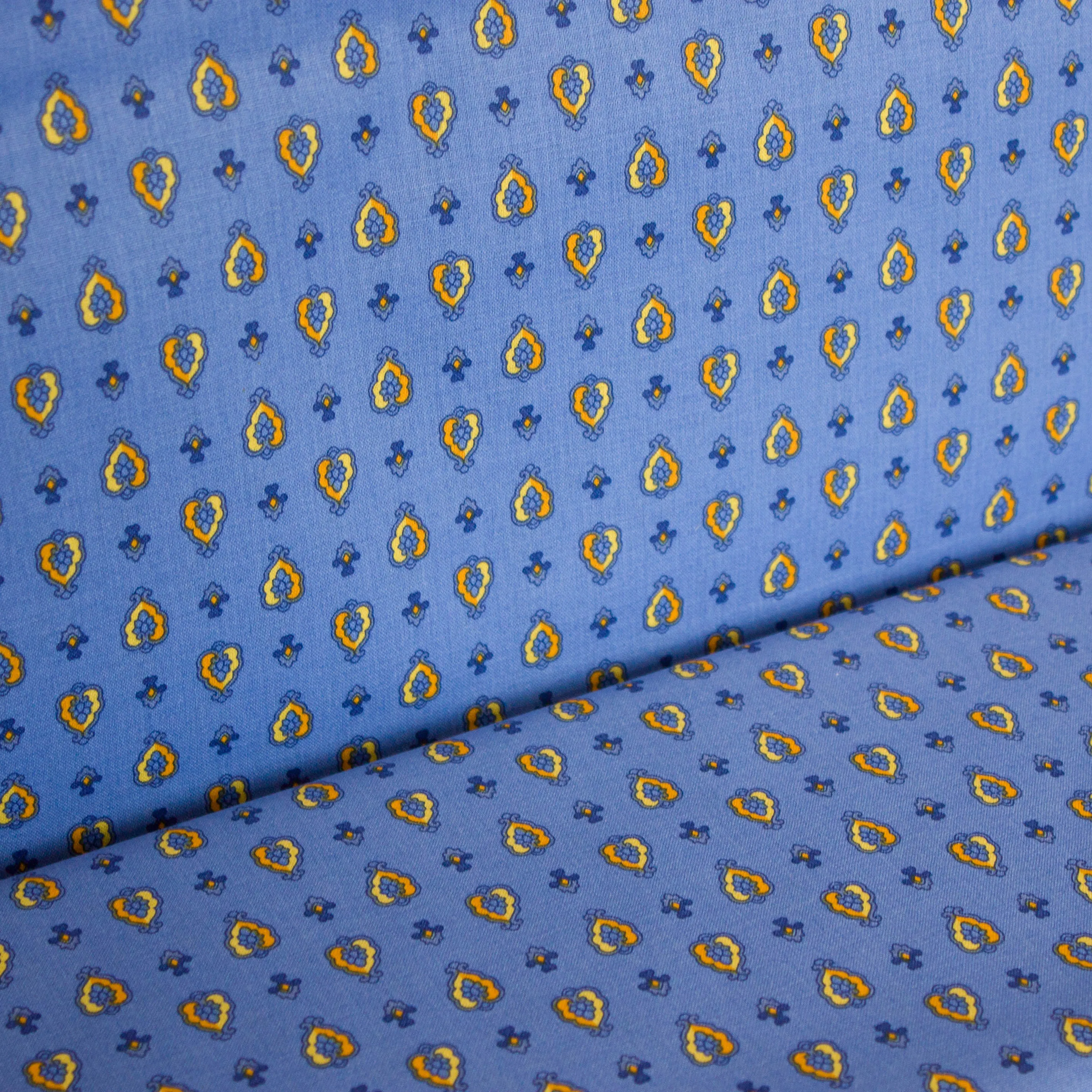 Katoen blauw met geel ornament motief
