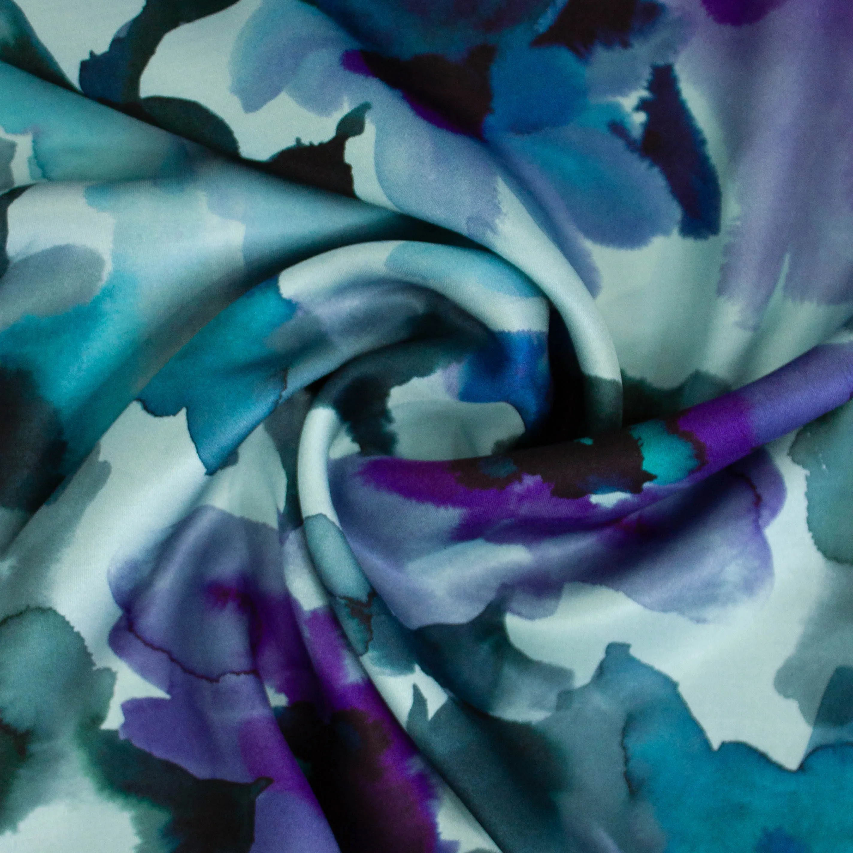 Zijde viscose mengeling wit met paarse en blauwe bloemen - Alta Moda