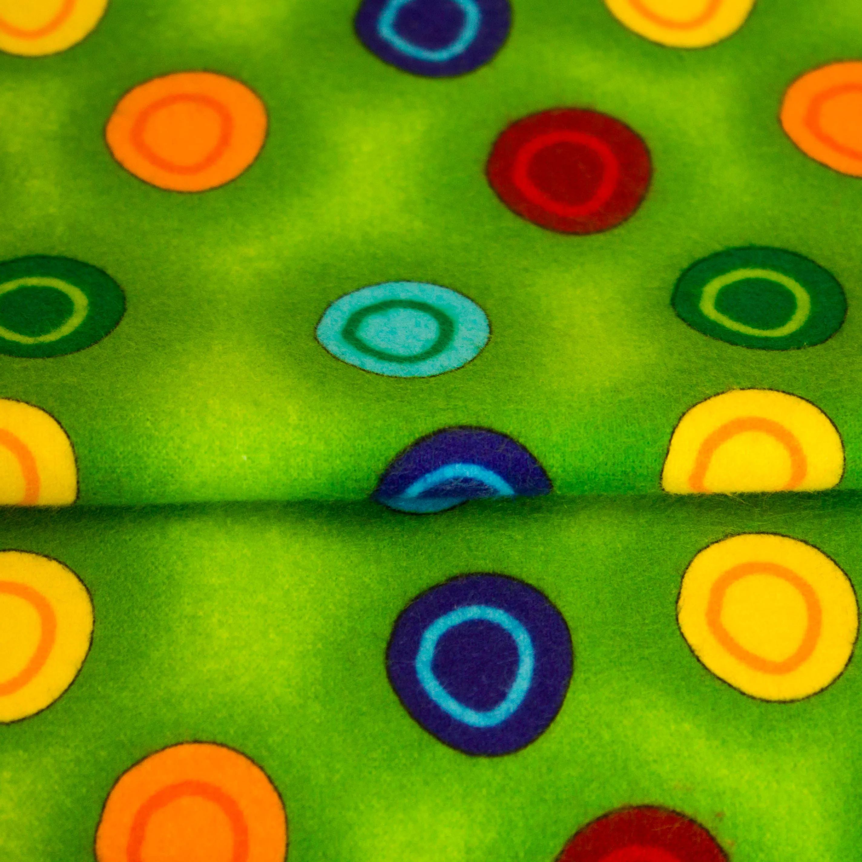 Flanel groen met gekleurde cirkels