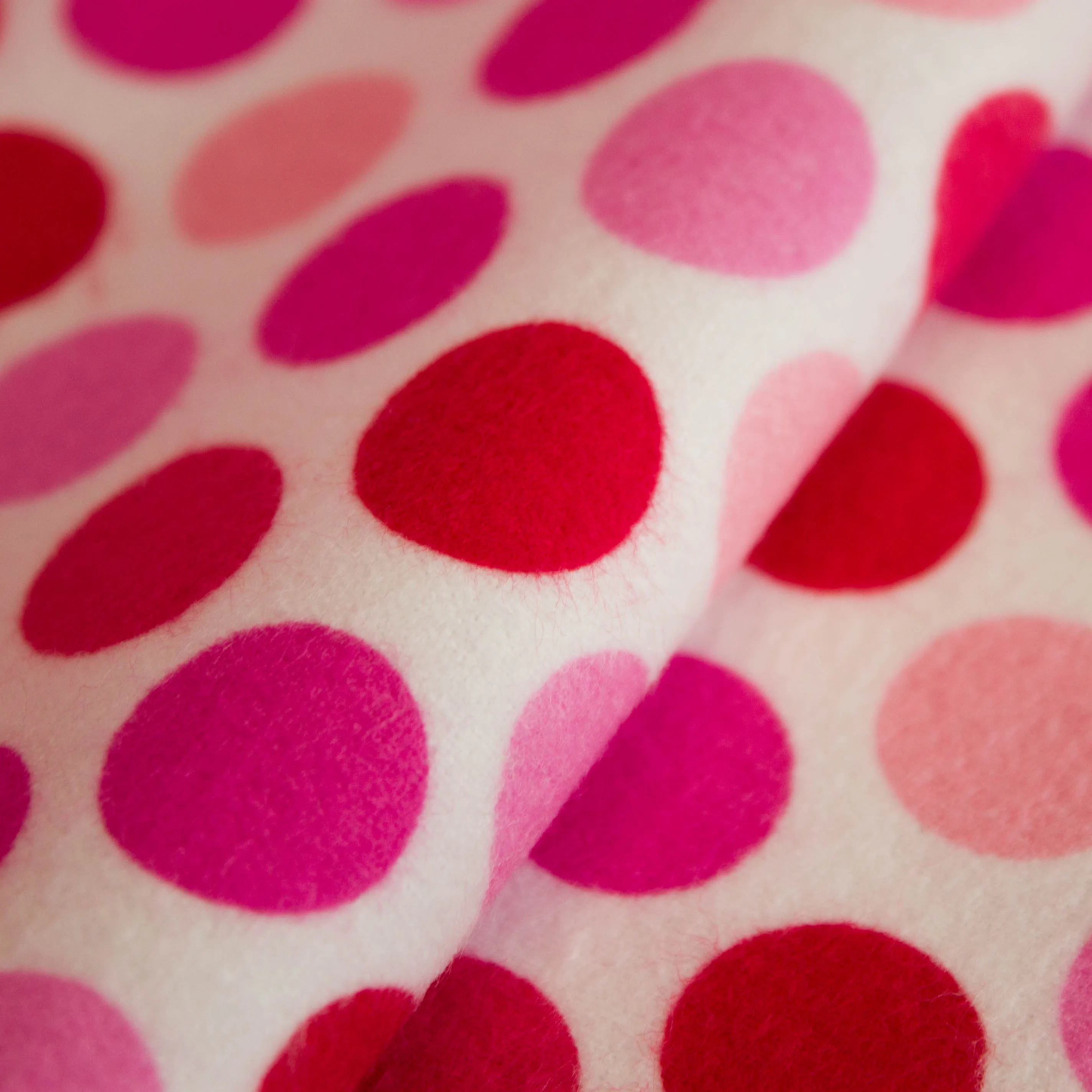 Flanel wit met rode / roze cirkels
