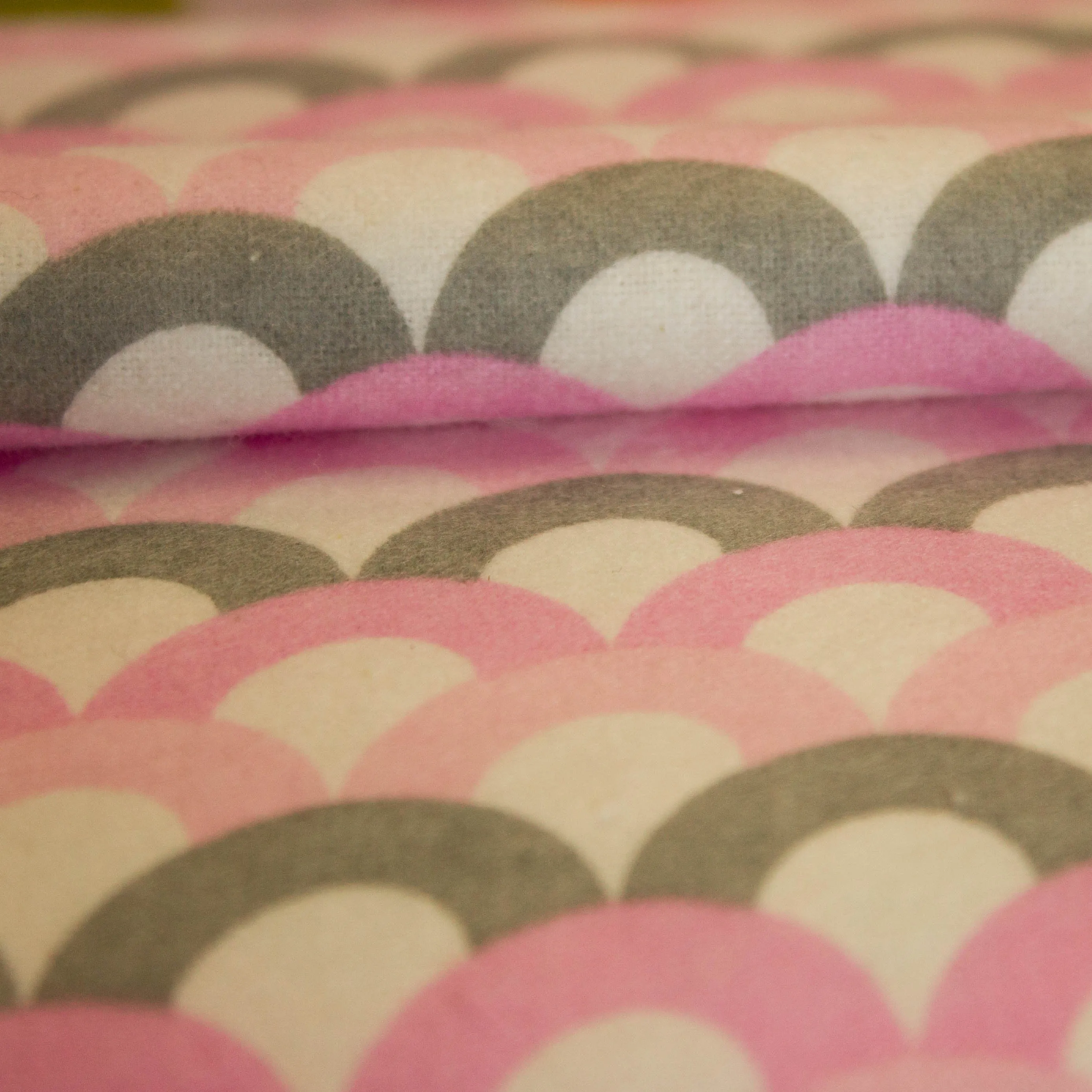 Flanel wit met grijze / roze bogen