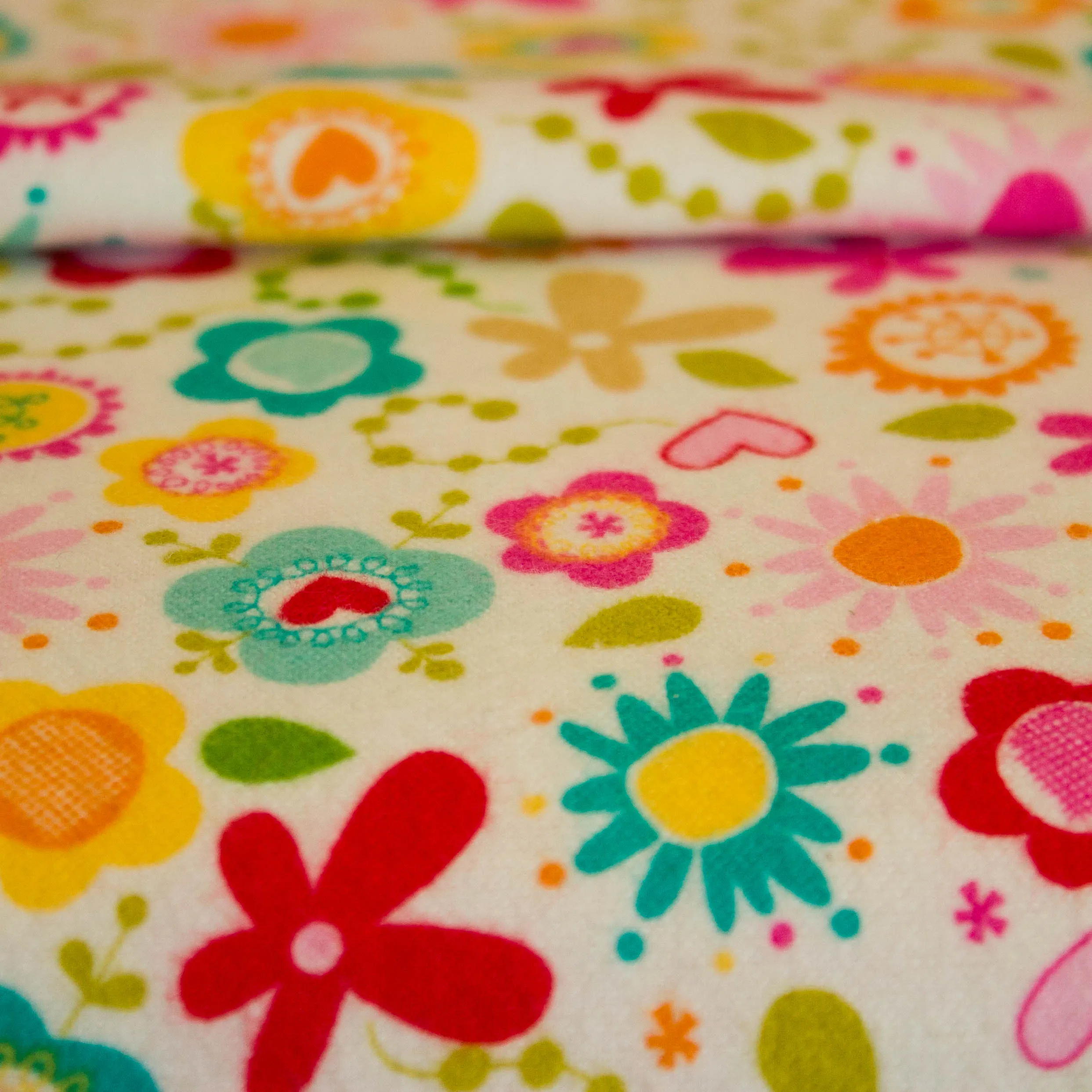 Flanel wit met kleurrijke bloemen