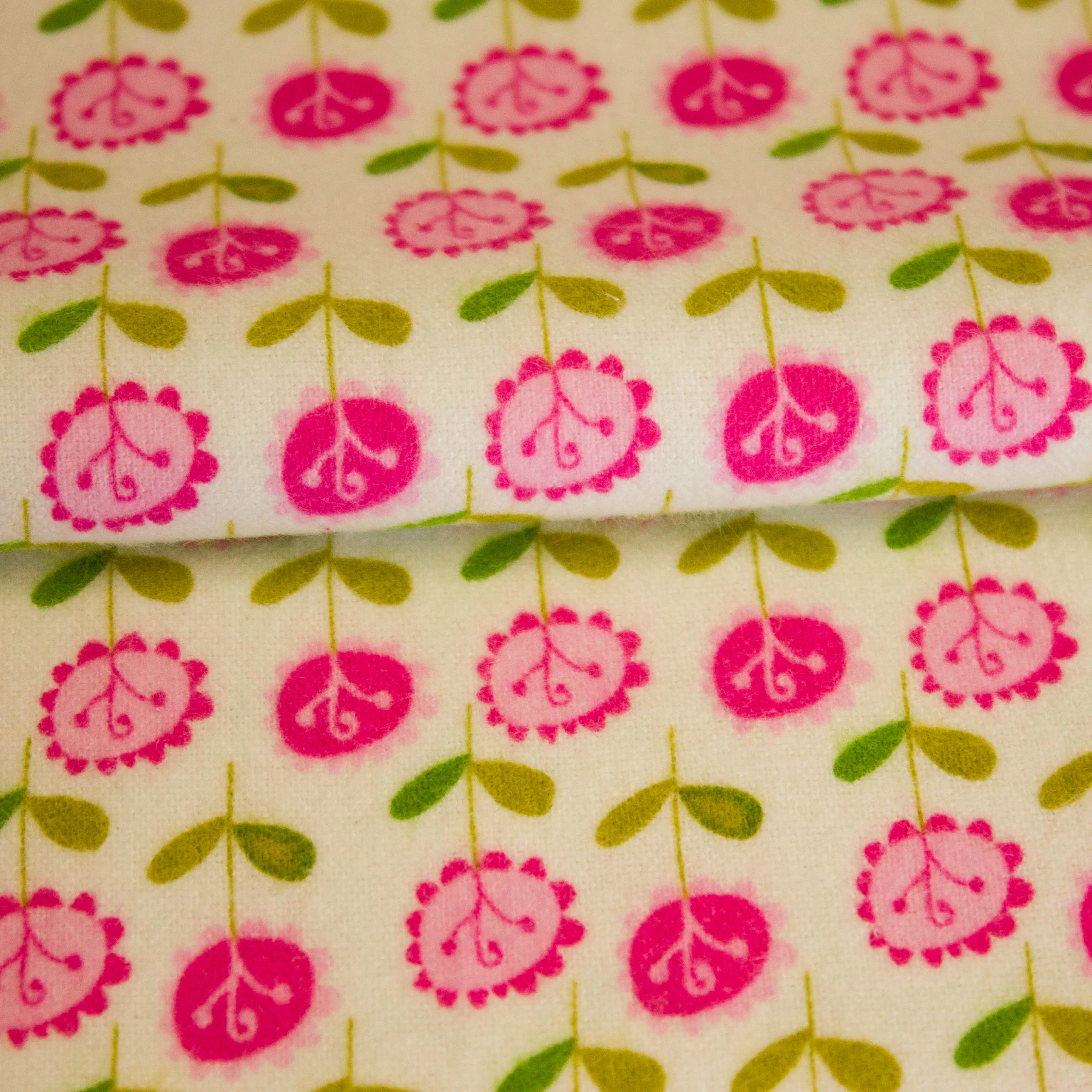 Flanel wit met roze bloemen