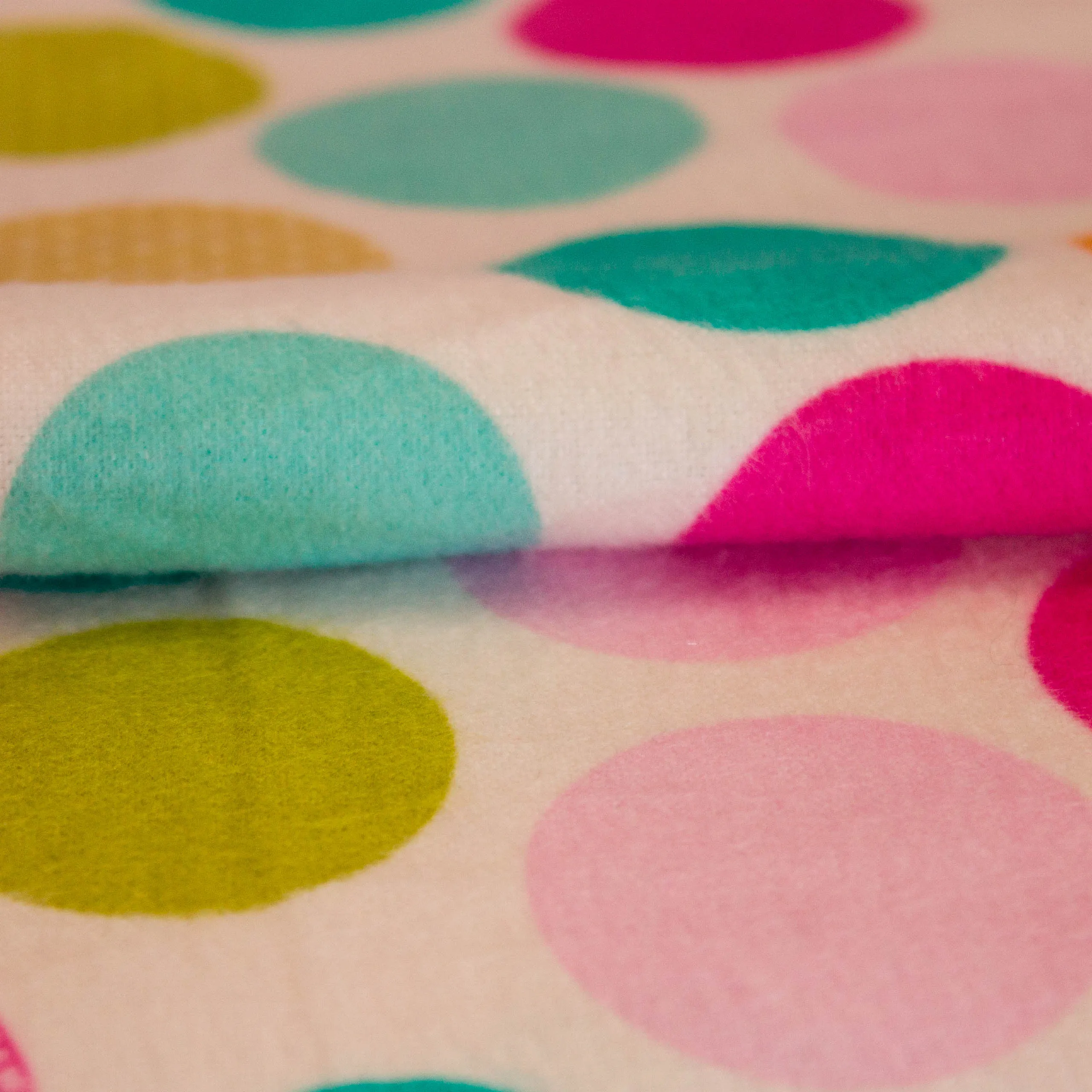 Flanel roze met multicolor bollen