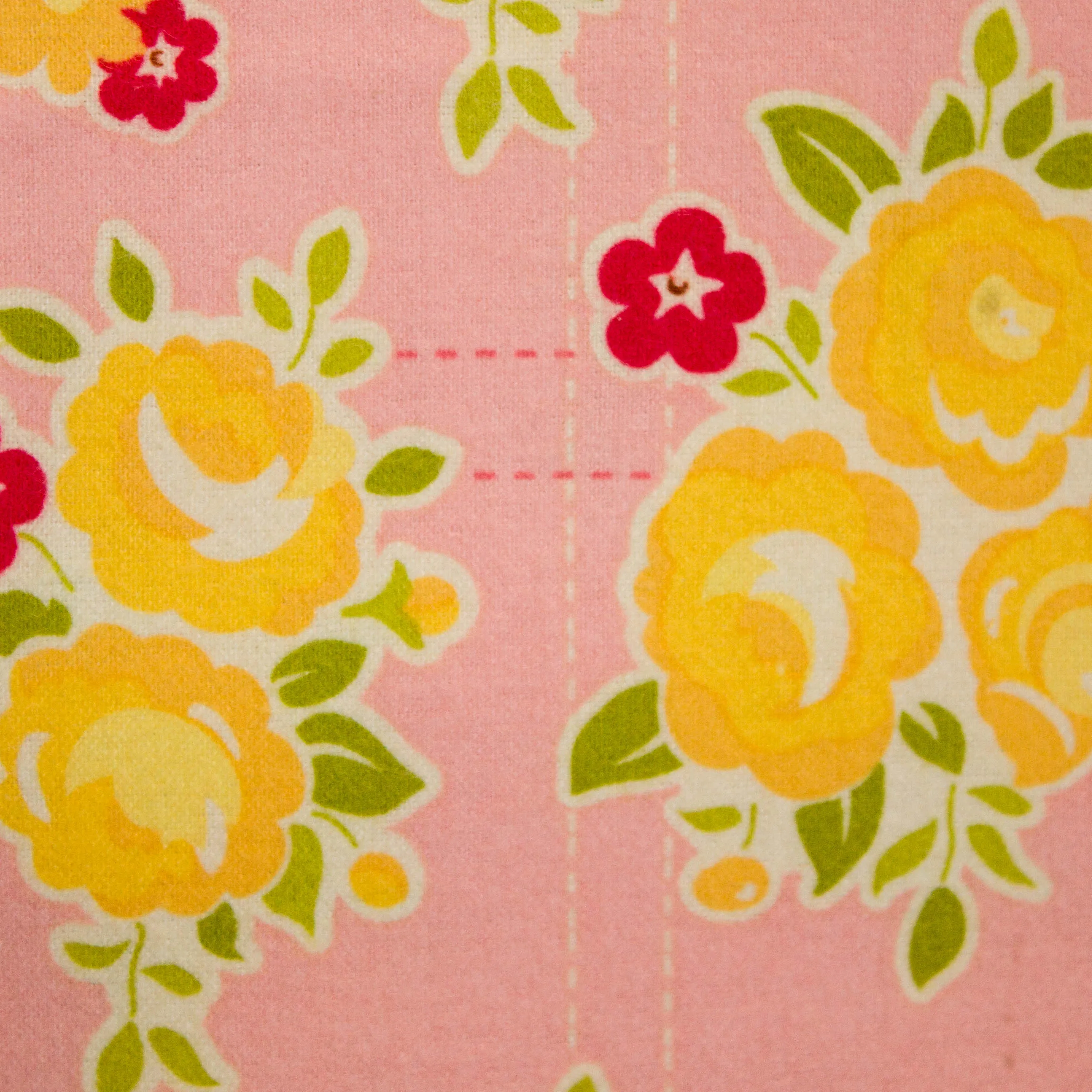 Flanel roze met gele bloemen