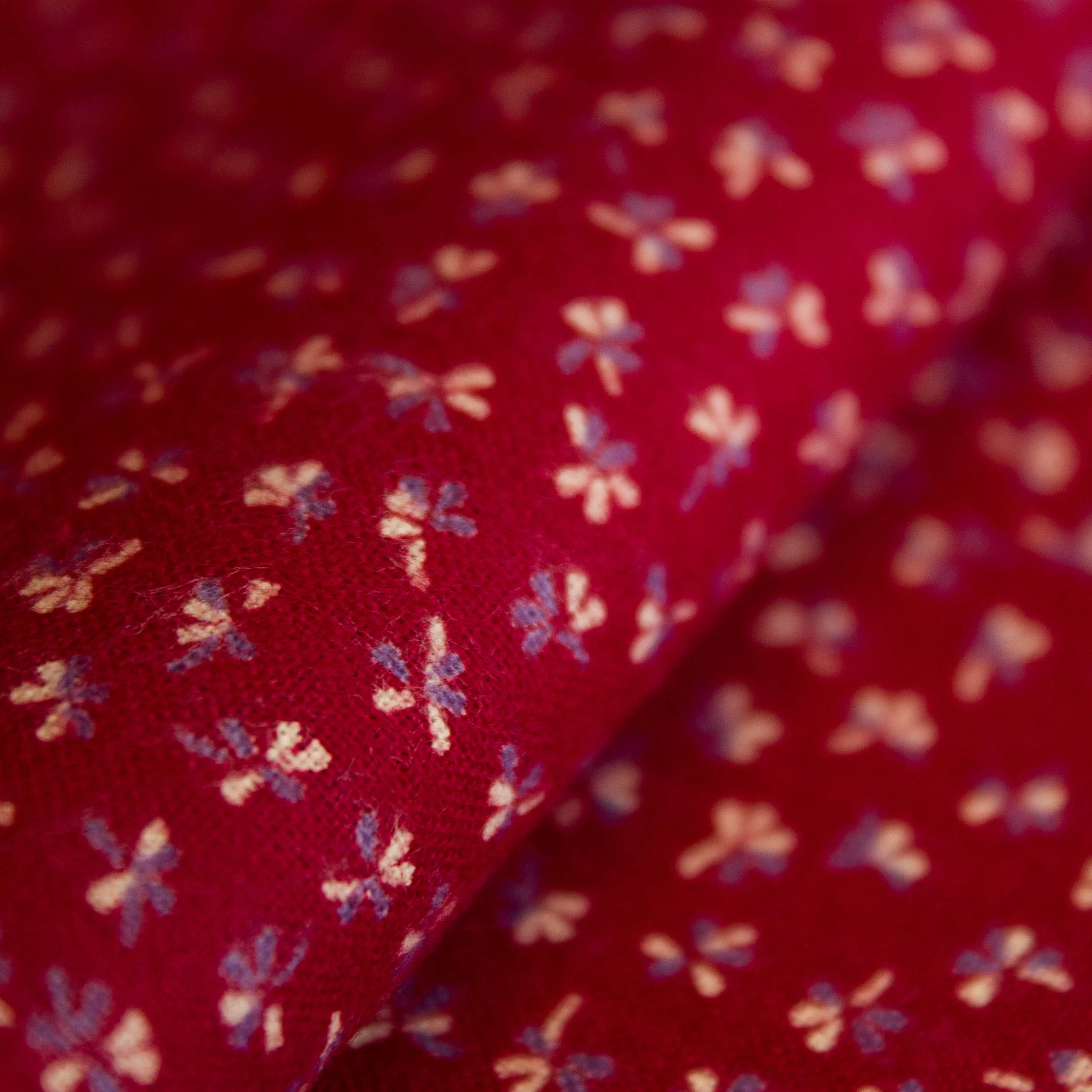 Flanel rood met kleine bloemen