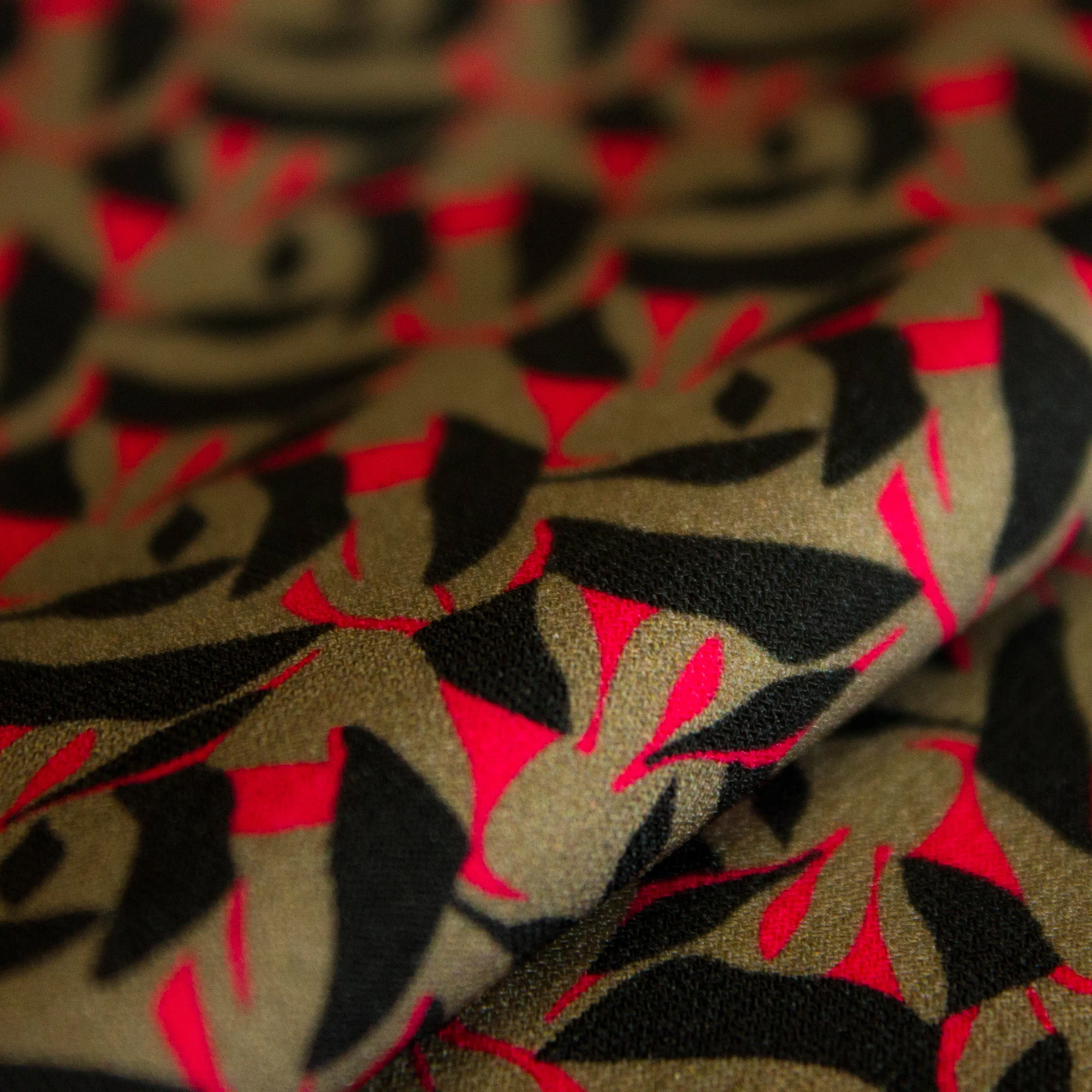 Viscosemengeling tricot groen / grijs met abstract motief