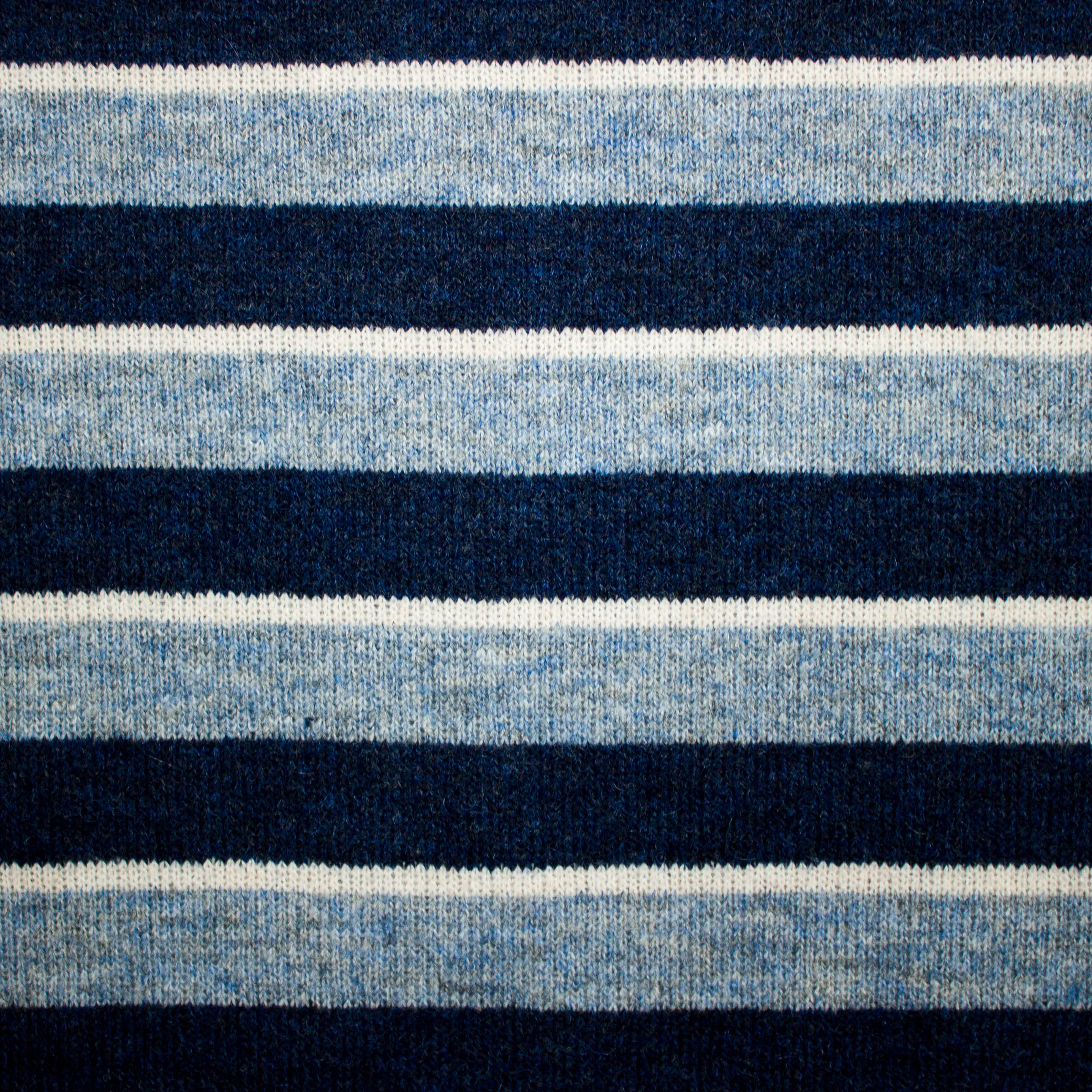 Gebreide wolmengeling lichtblauw / donkerblauw met strepen