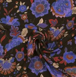 Viscose zwart met blauwe bloemen