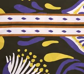 Satijn paneel zwart met abstracte bloemen/bladeren