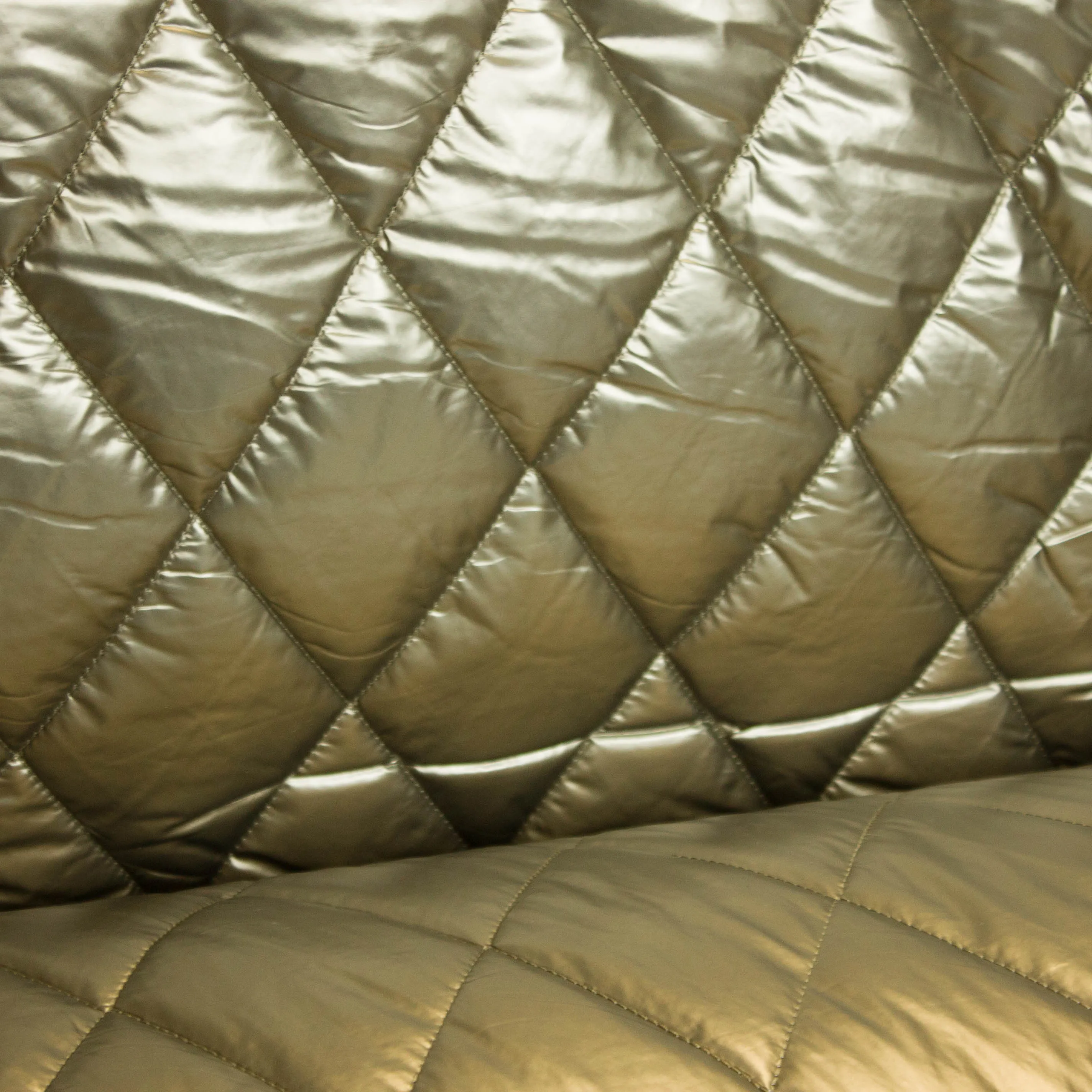 Gewatteerde polyester metallic stepper goud