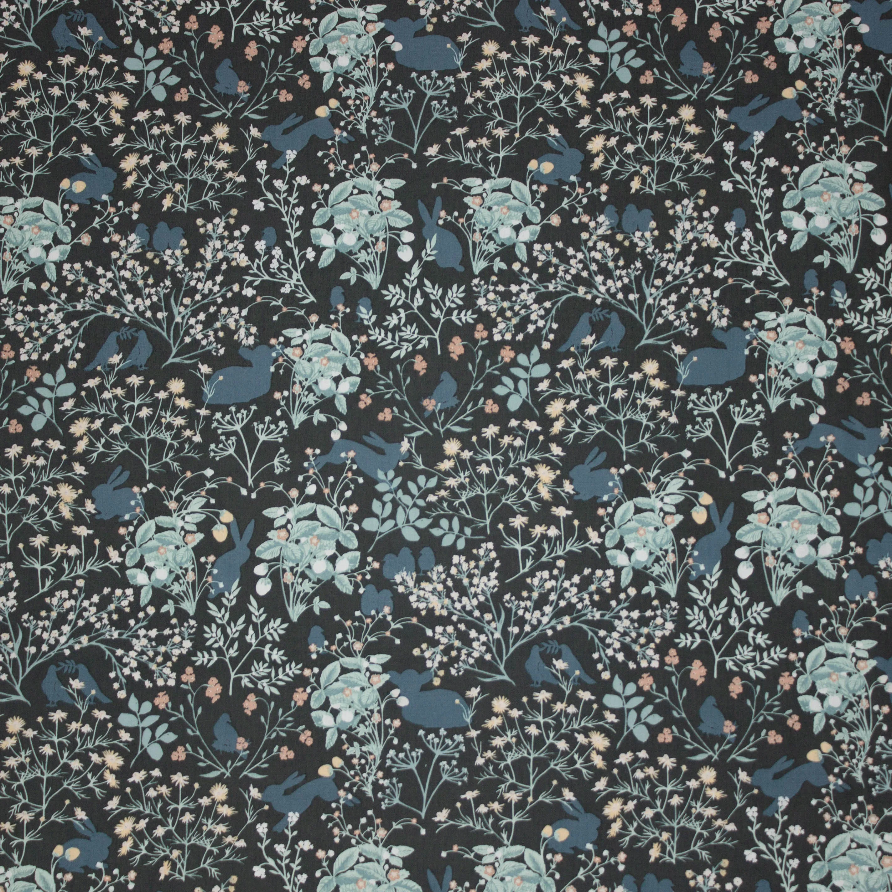 Katoen blauw met bloemen 'Foraging Fauna'