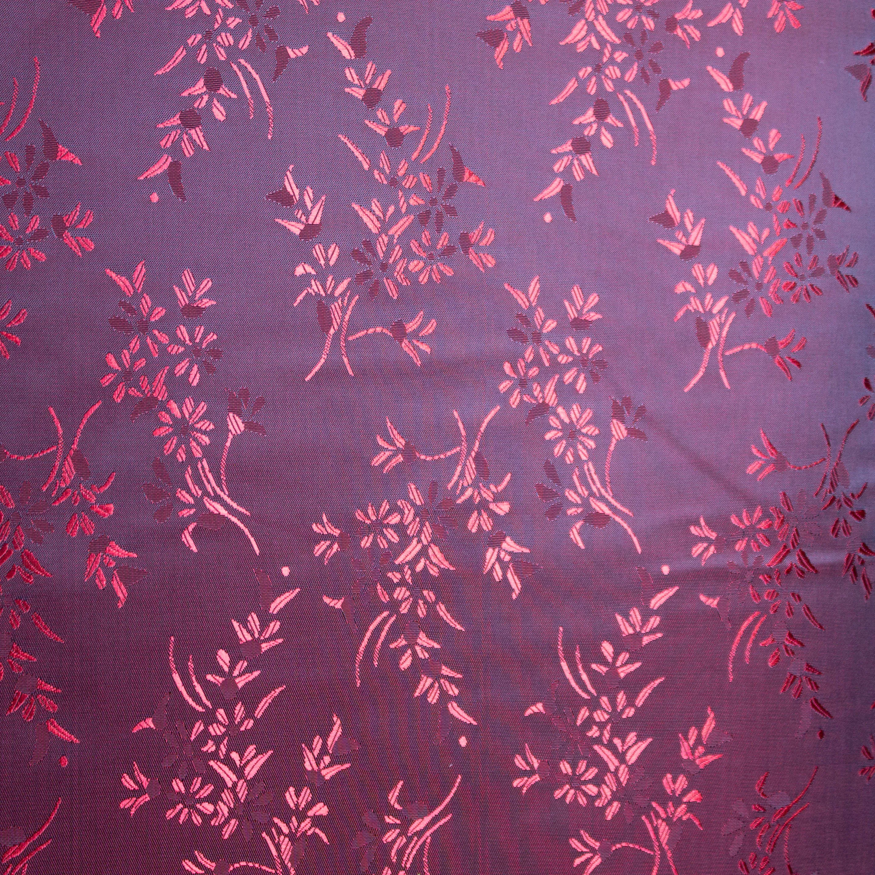 Fantasievoering double face rood met sierlijk bloemen motief