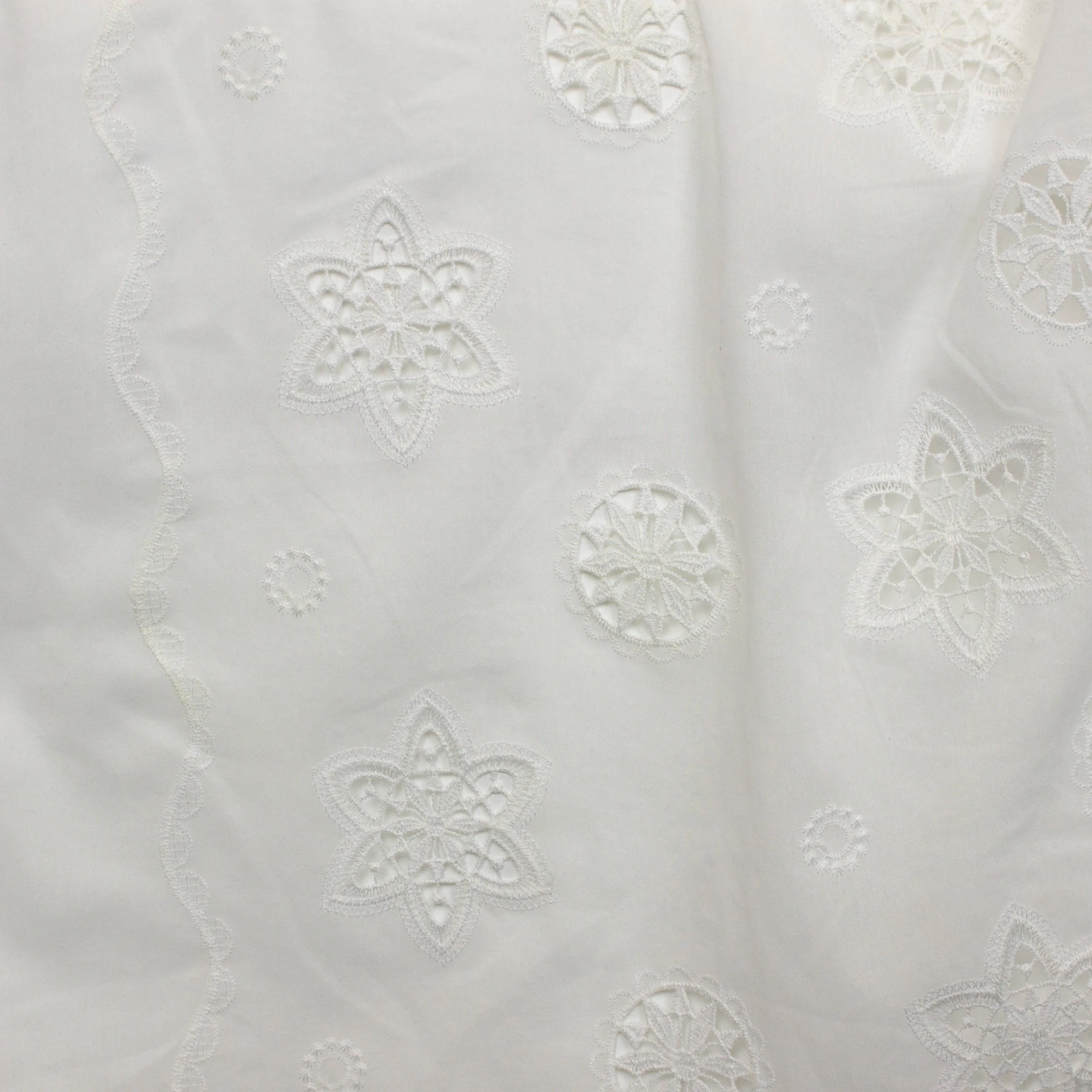Polyester broderie wit - Burda