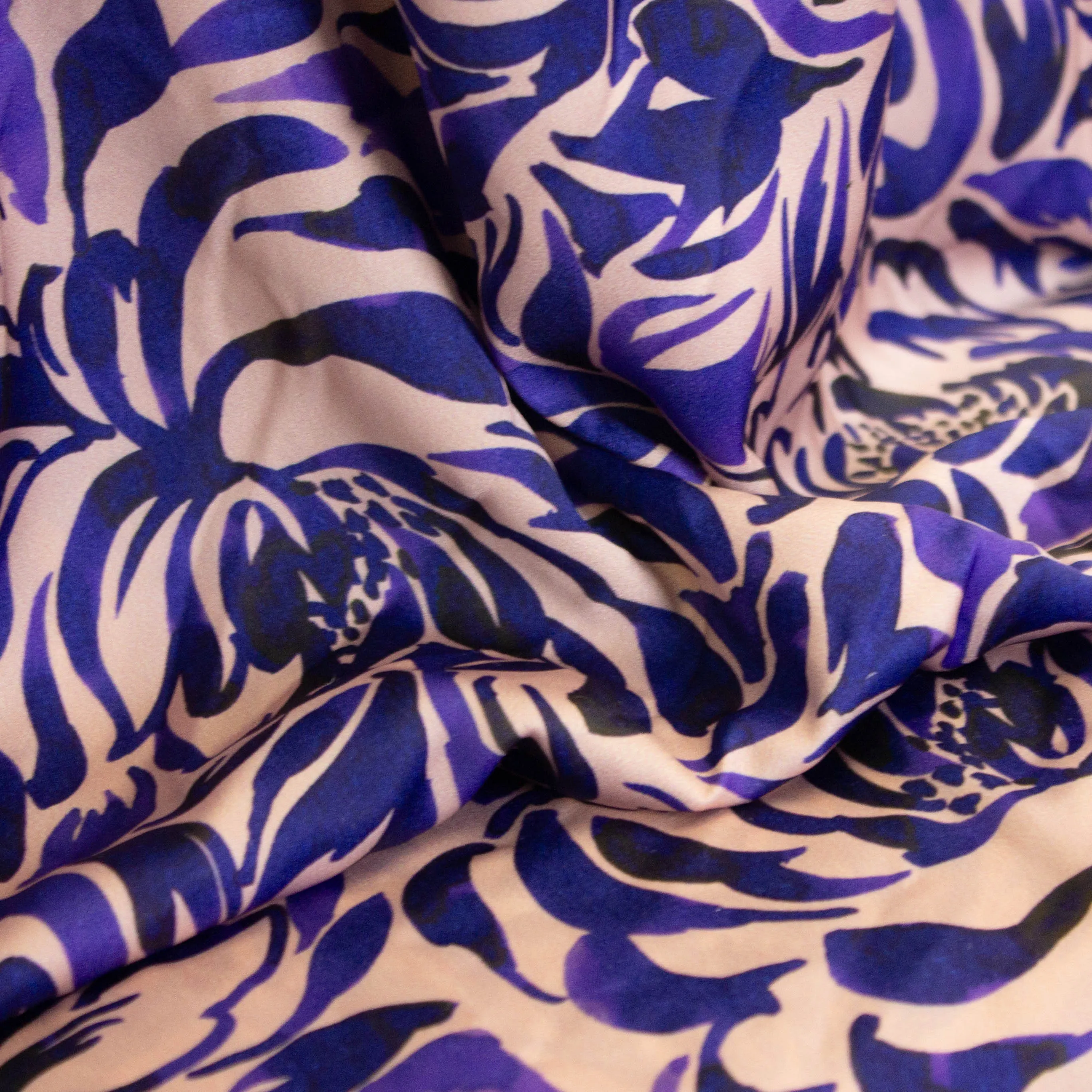 Polyester roze met blauwe bloemen 'Lilac Blush'