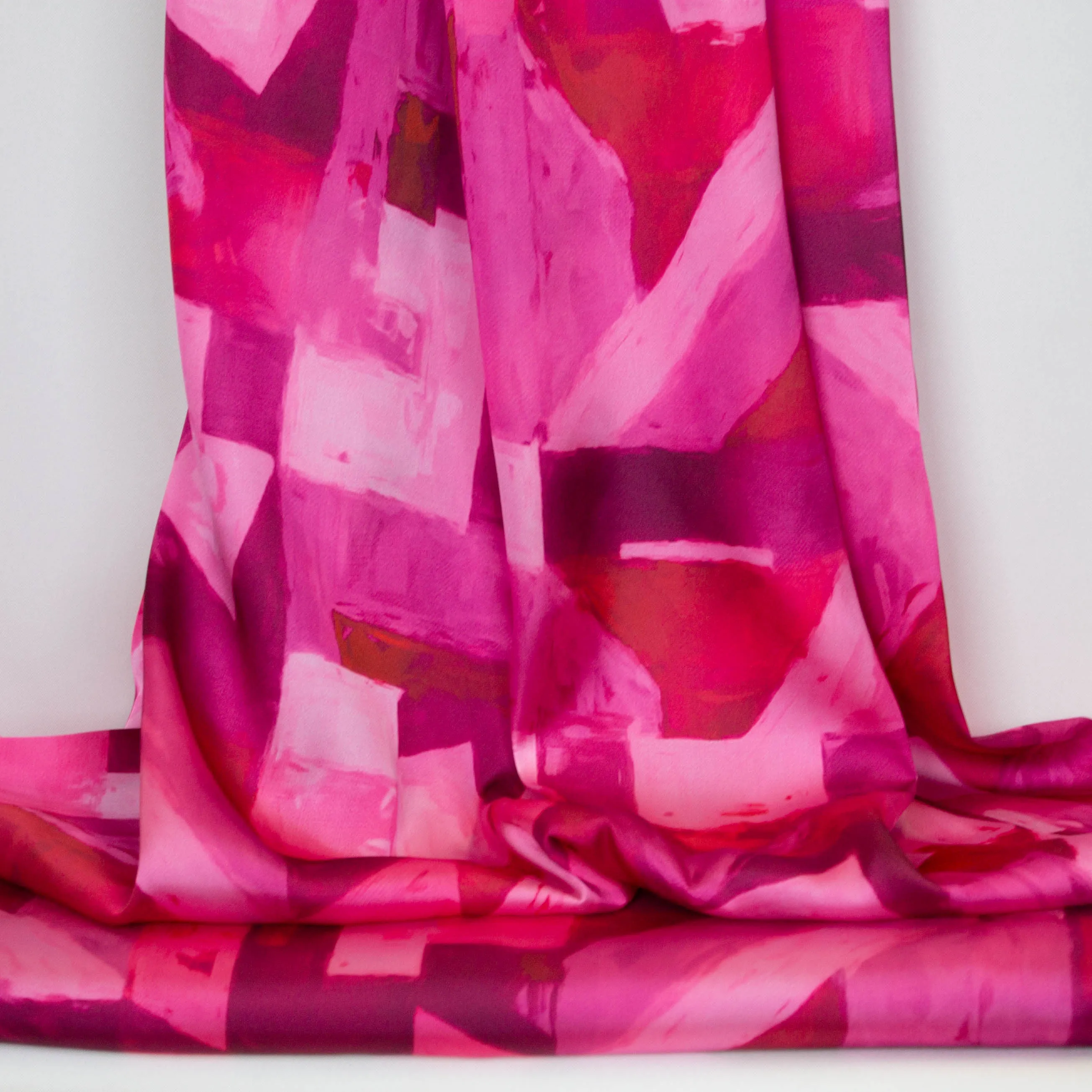 Satijn polyester met roze print