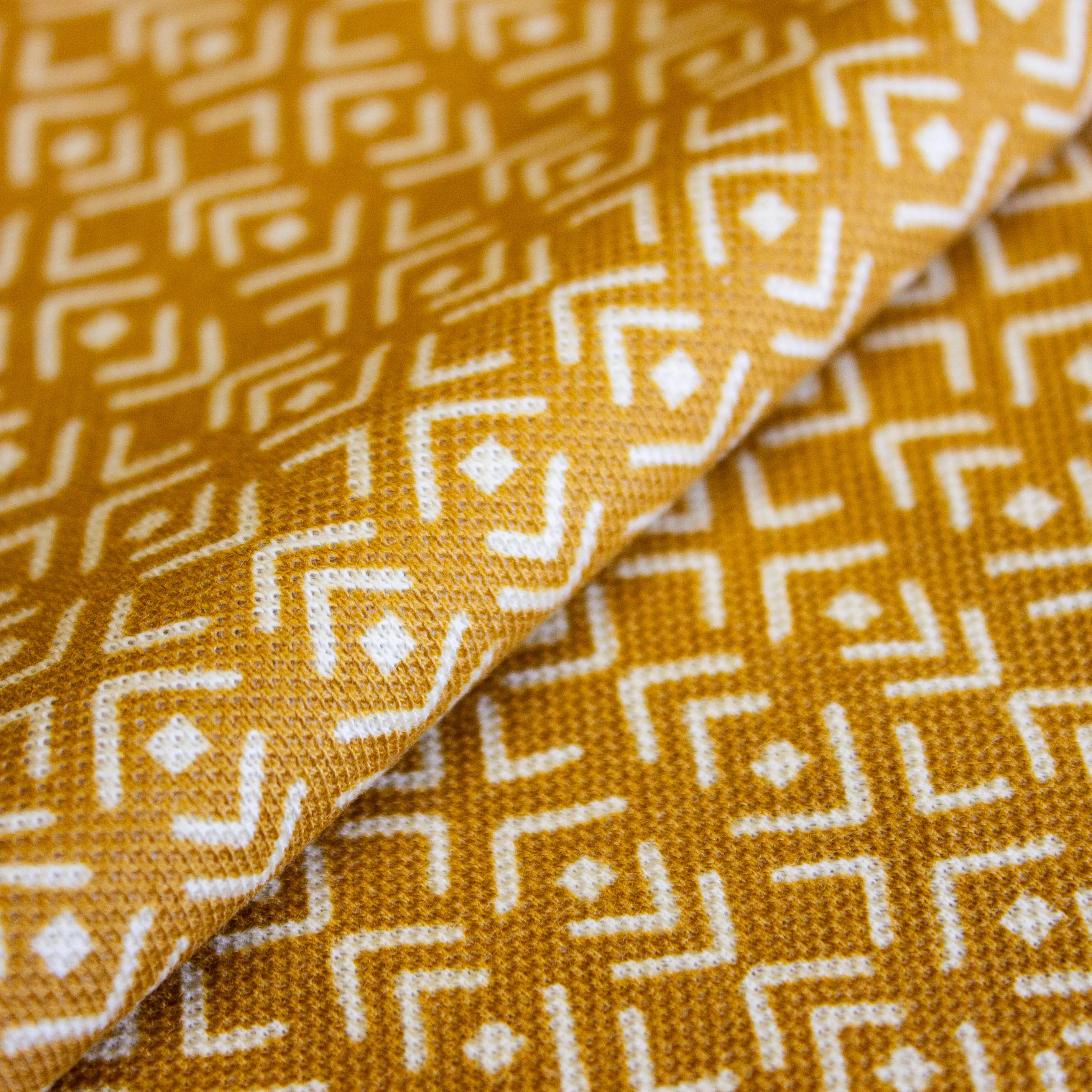 Polo tricot oker met abstract motief - Katia