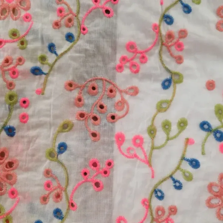 Broderie katoen wit met fluo bloemen