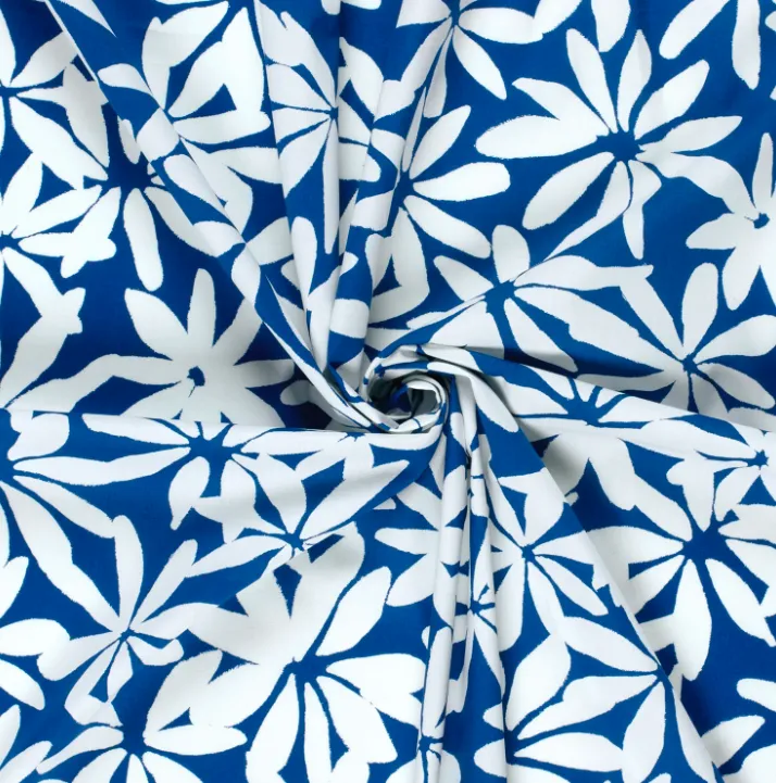 Katoen blauw met witte bloemen