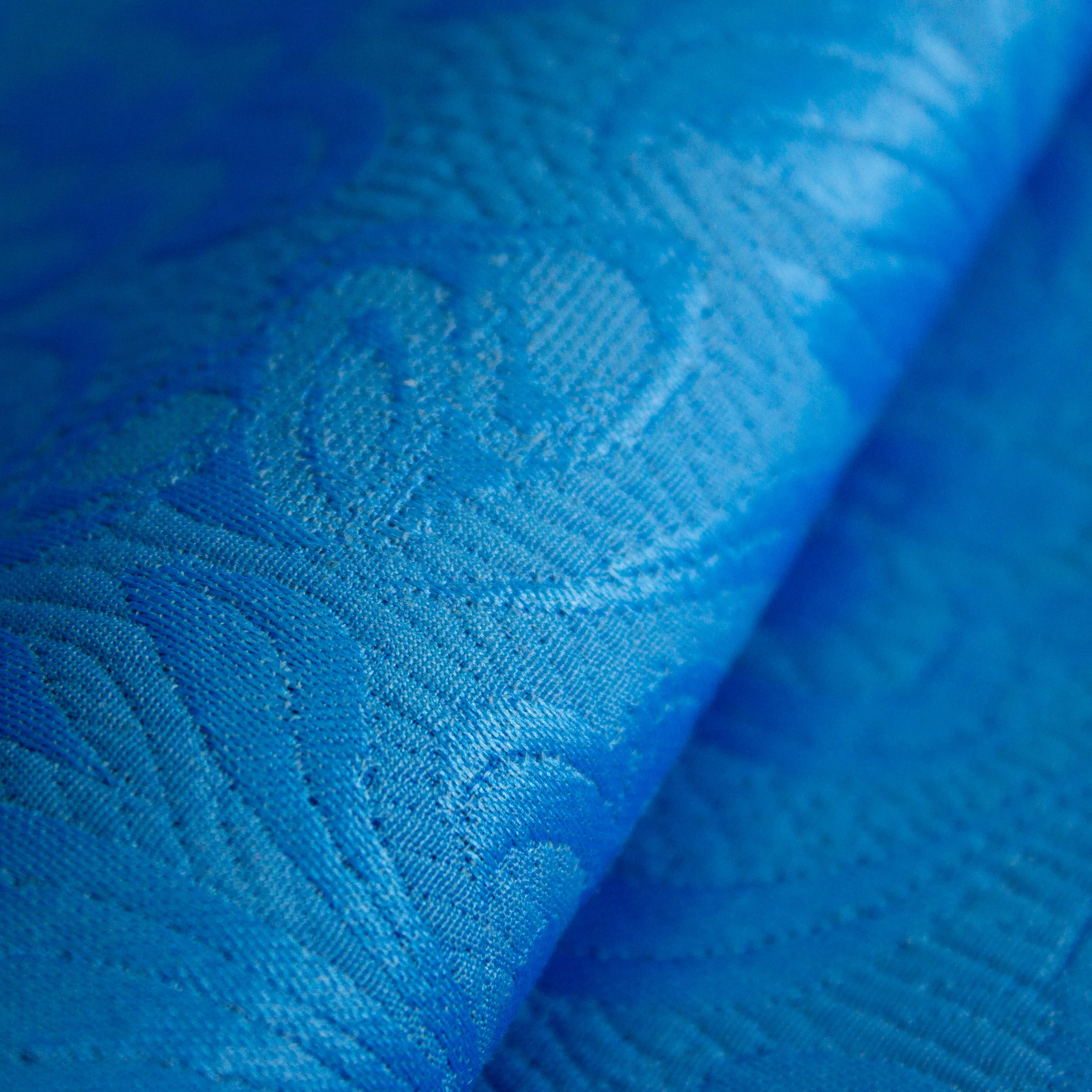 Jacquard blauw met sierlijk patroon