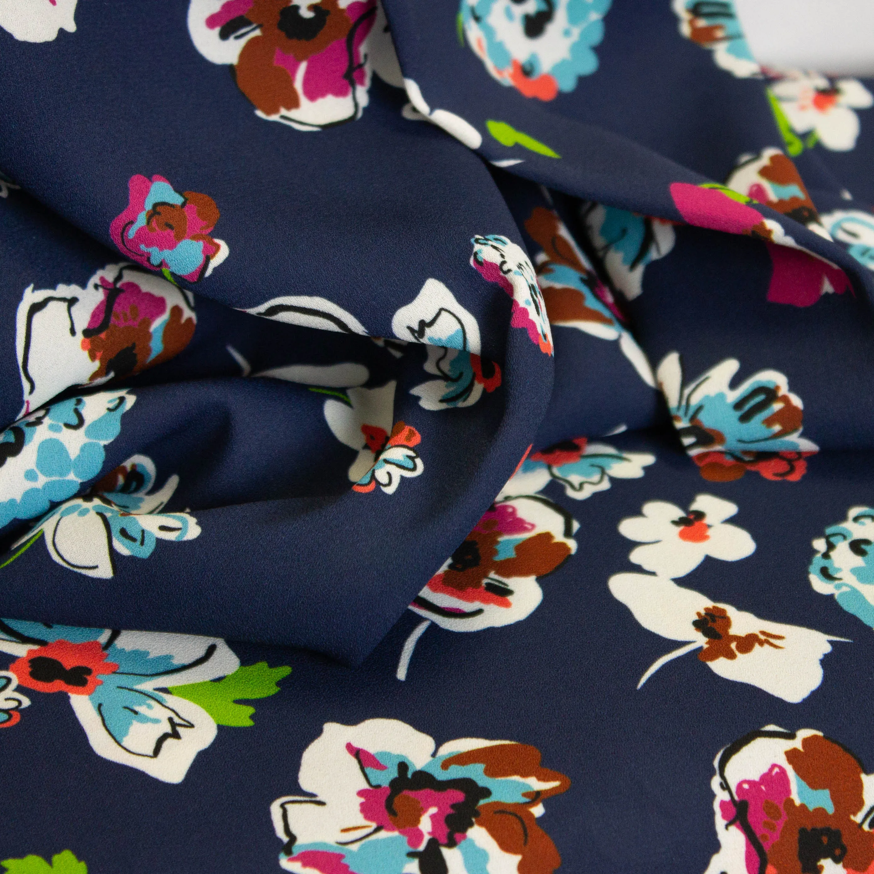Polyester crêpe blauw met bloemen