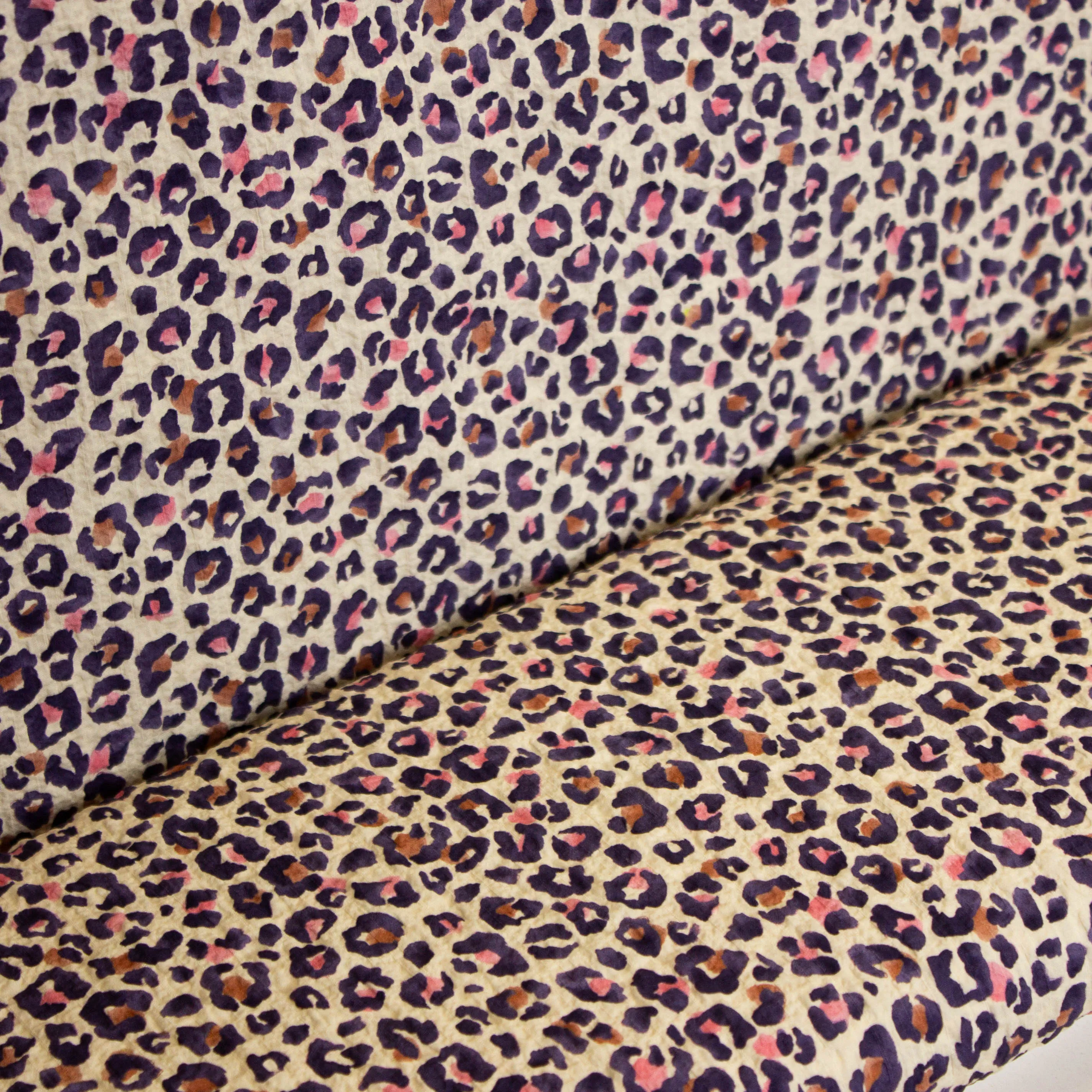 Seersucker creme met luipaardprint