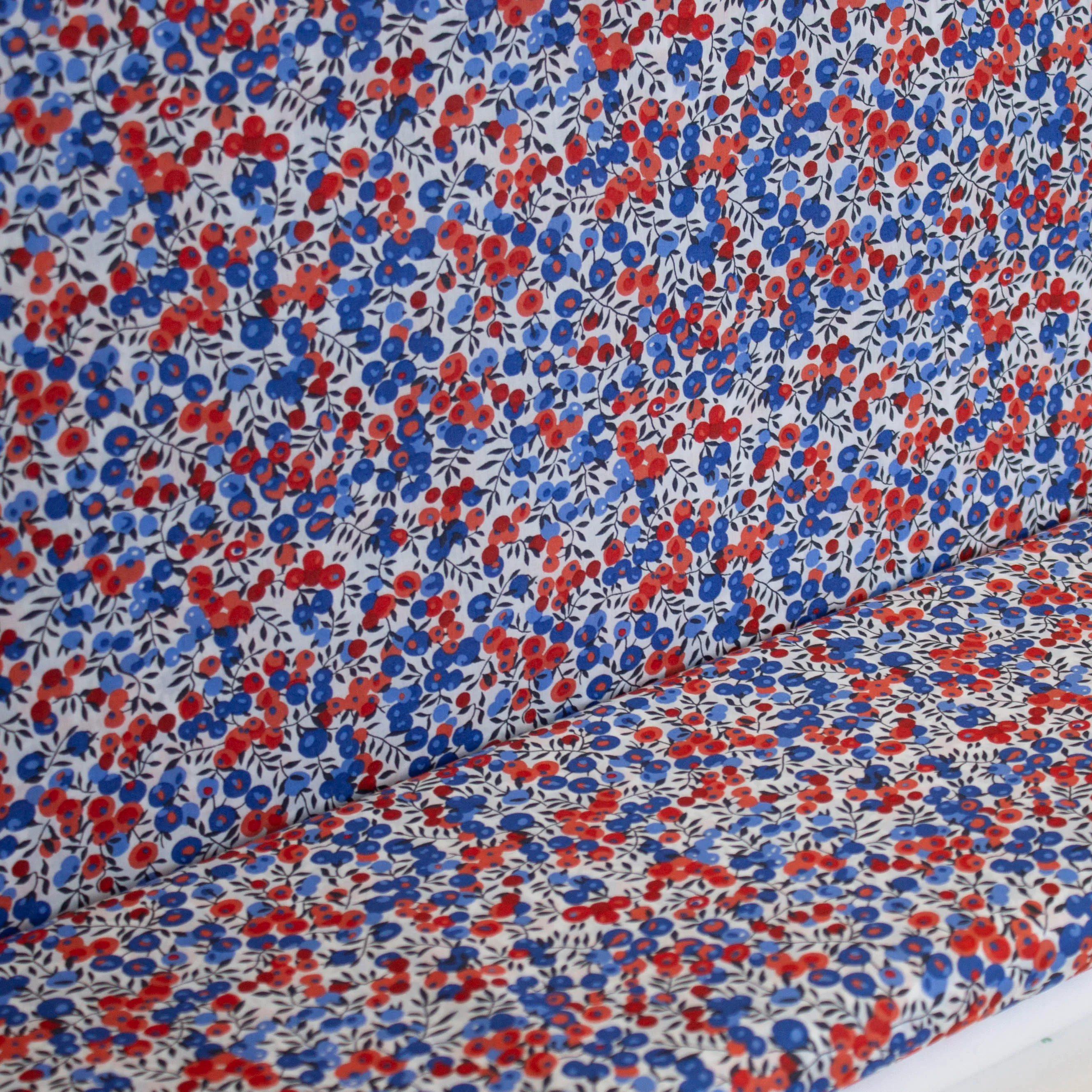 Katoen met blauwe/rode  print