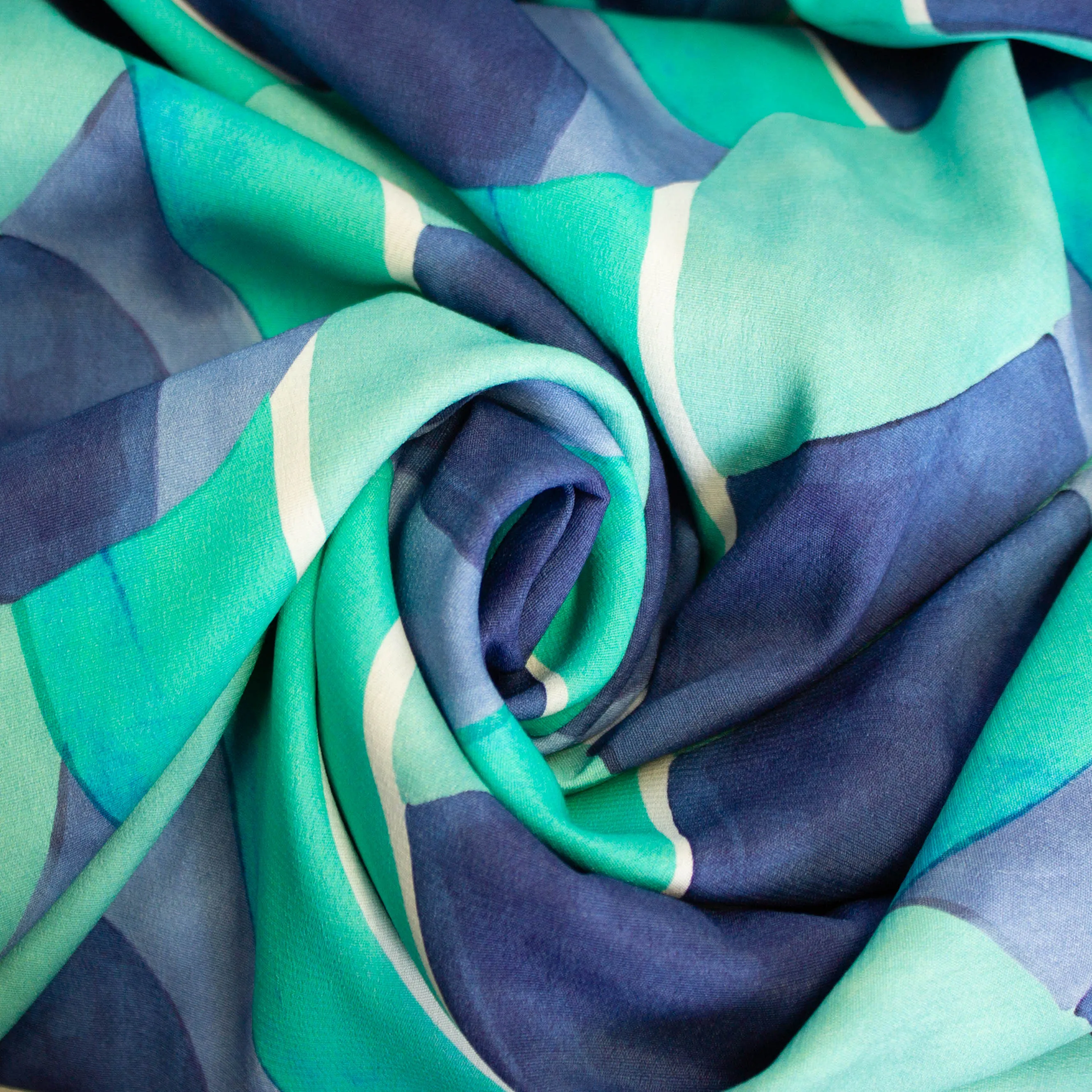 Viscose crêpe met blauwe print - Alta Moda