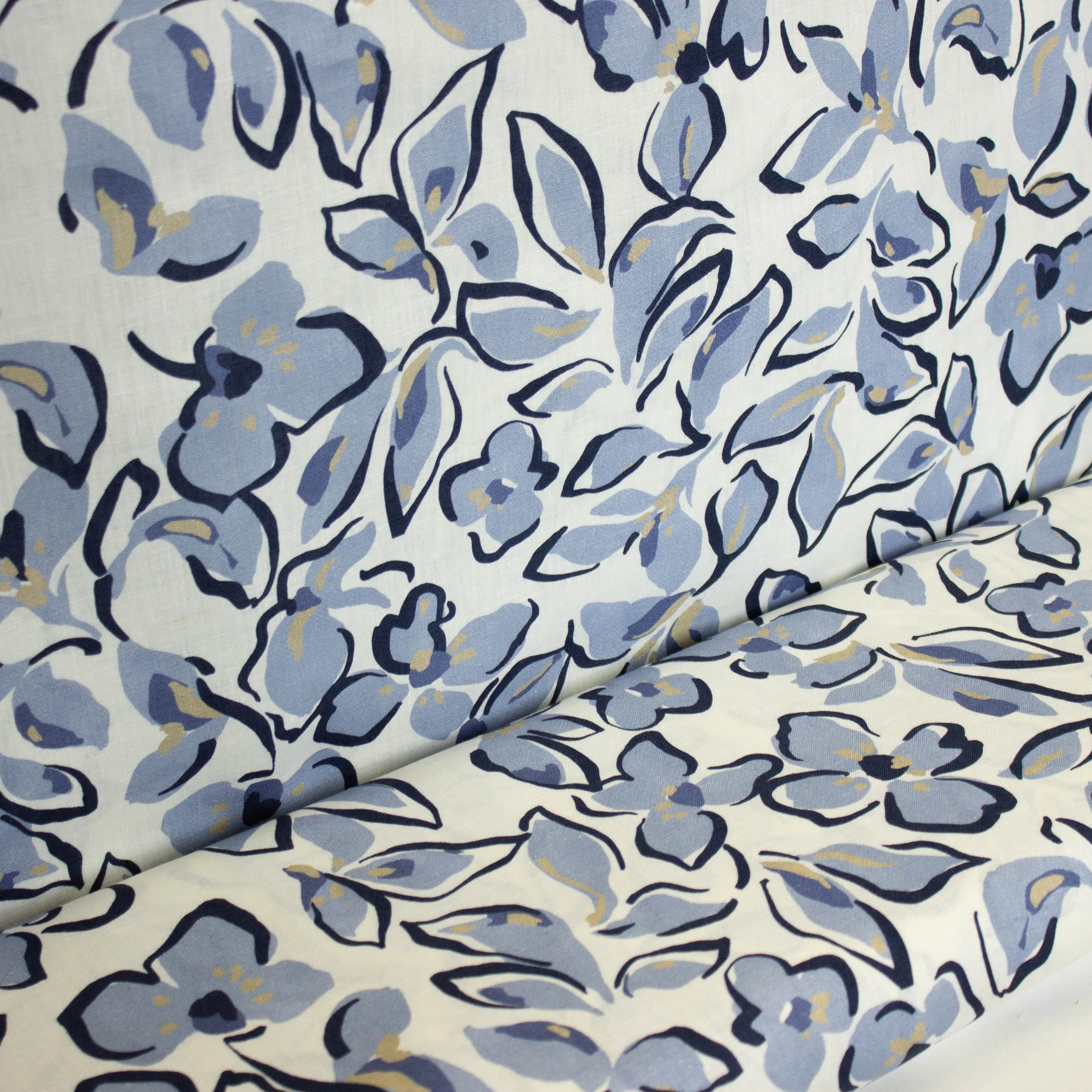 Linnen wit met blauwe bloemen - Alta Moda