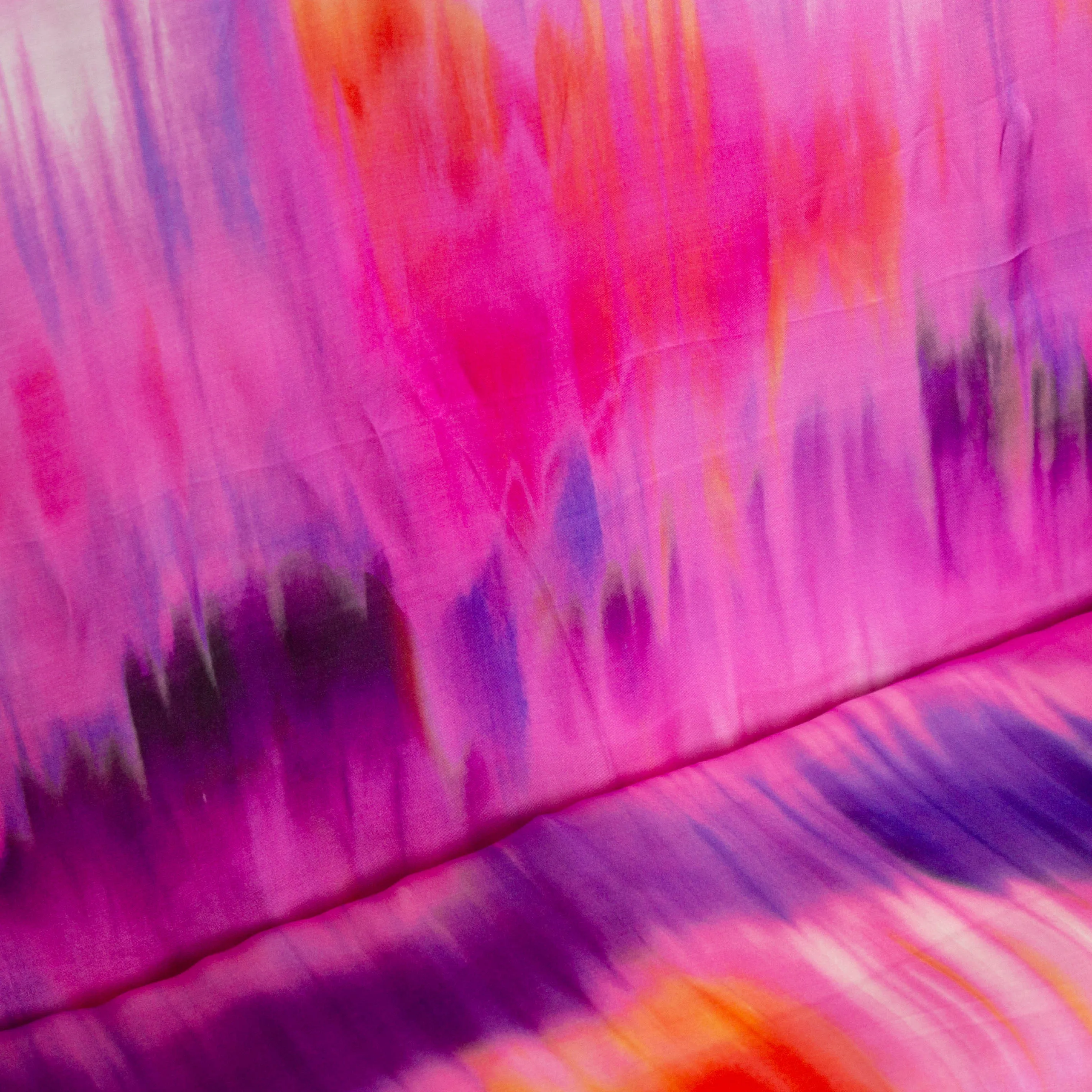 Viscose satijn paars/roze print