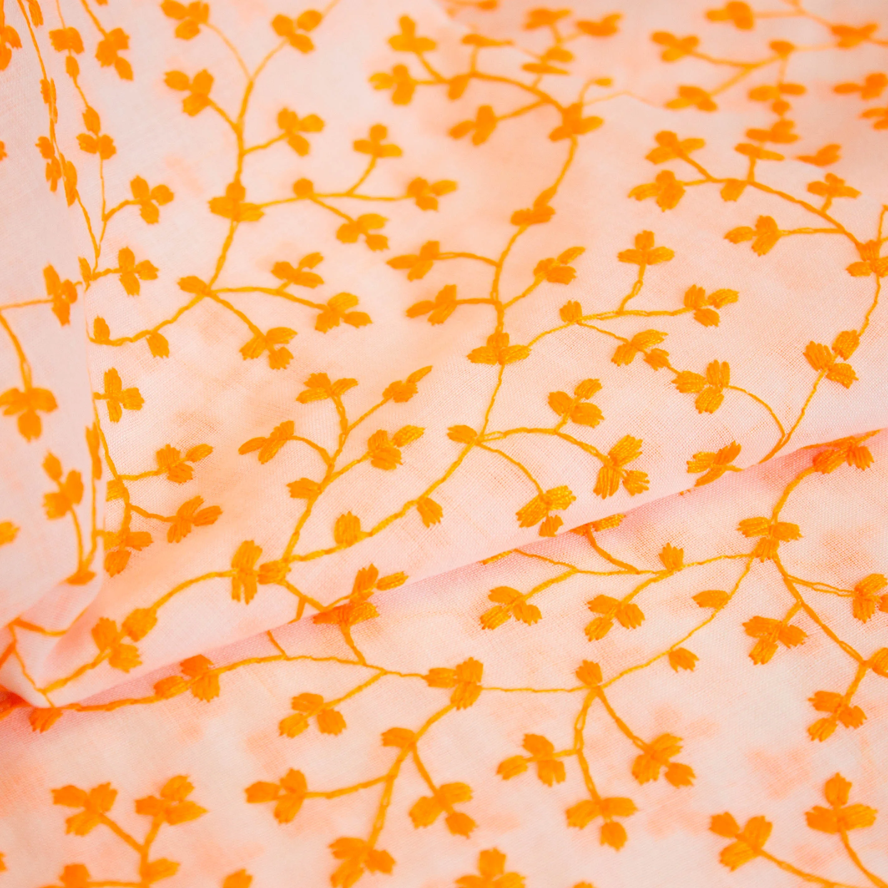 Broderie polyester met neon oranje motief en golvende rand - Burda