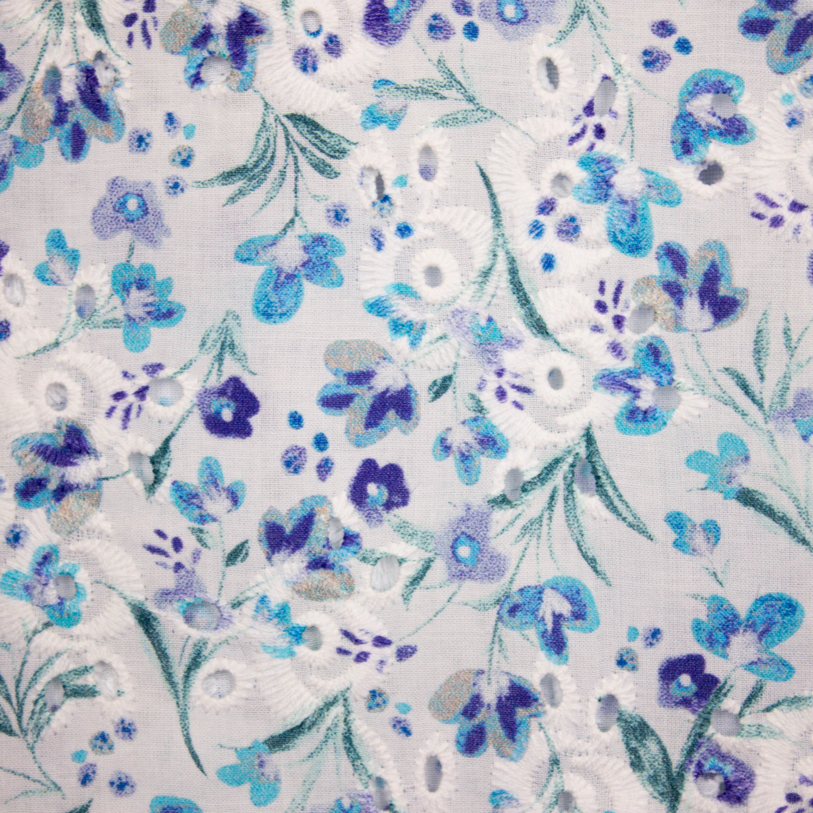 Katoen wit met blauwe bloemen
