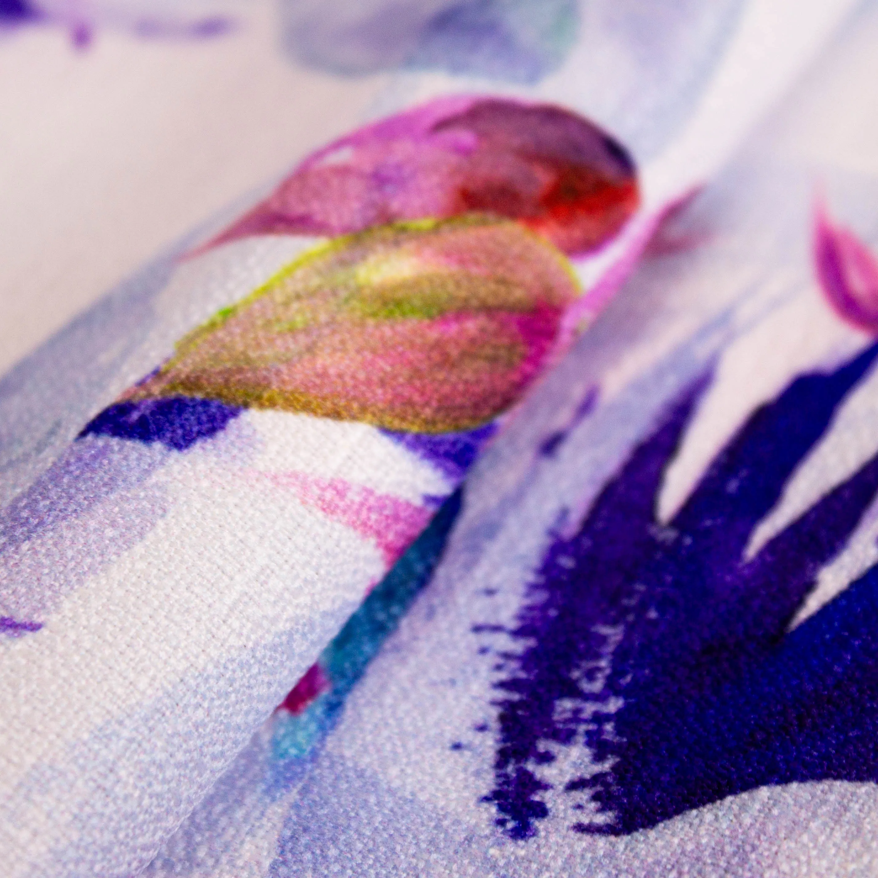 Polyester wit met abstract motief en imitatie linnenweving