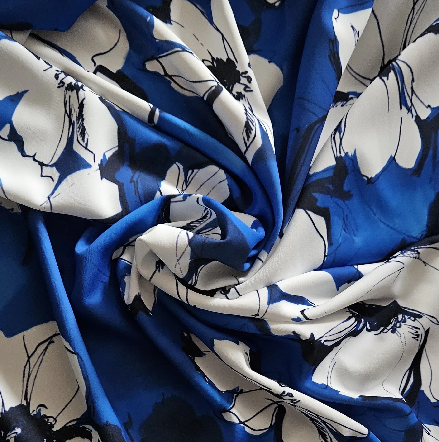 Polyester crêpe blauw met bloemenprint - Lorré