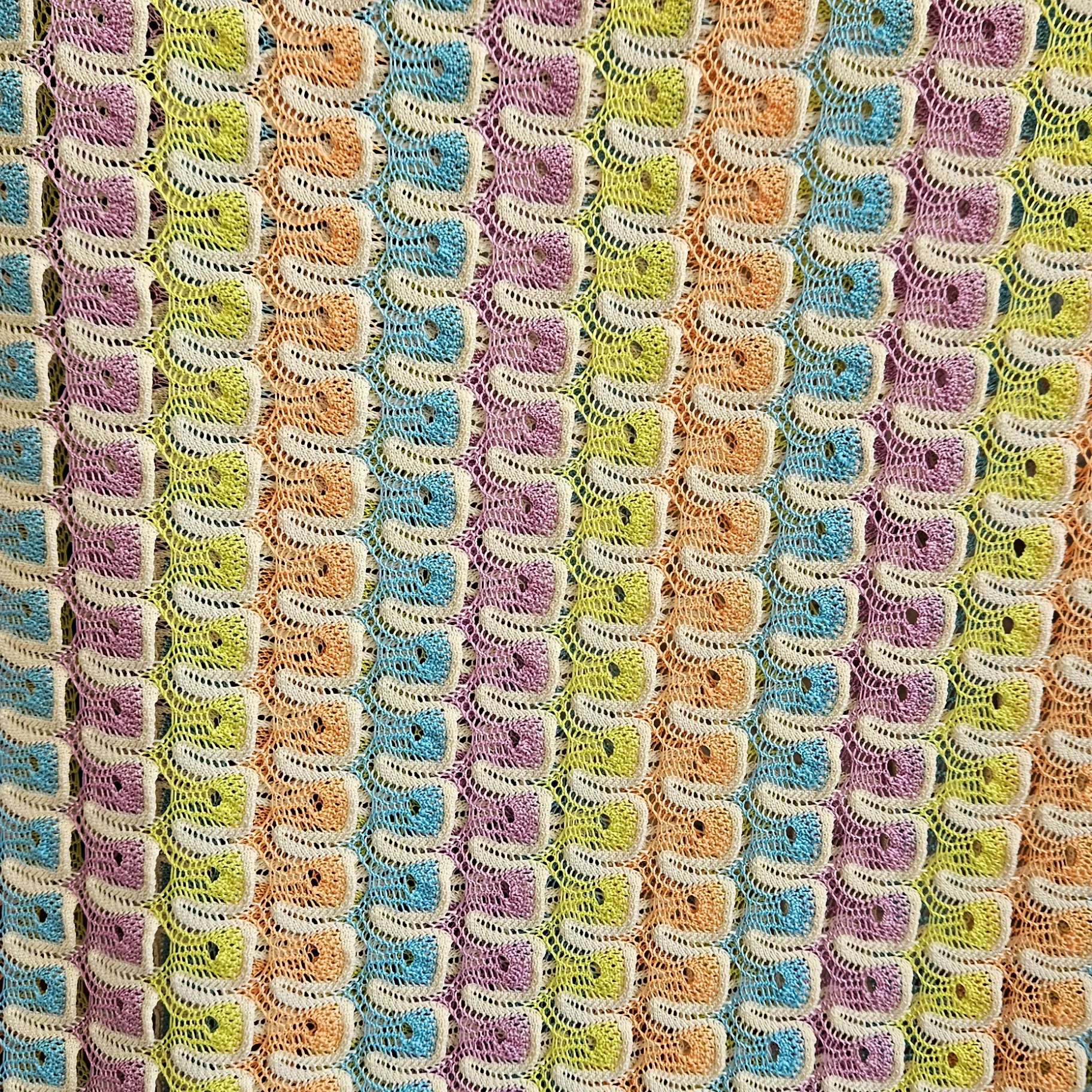 Polyester brei met golf patroon in pastel tinten