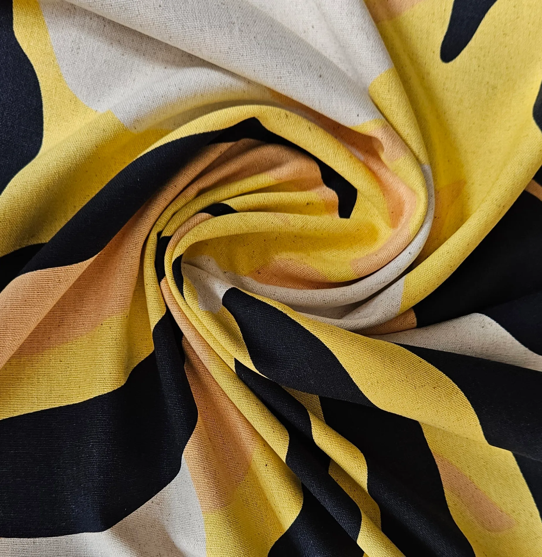 Linnen viscose print met abstract blad motief